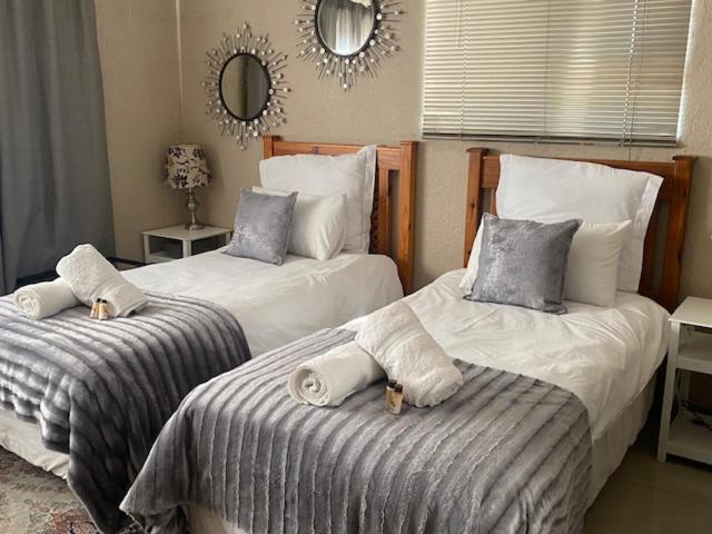 Deluxe Double or Twin Room photo 2