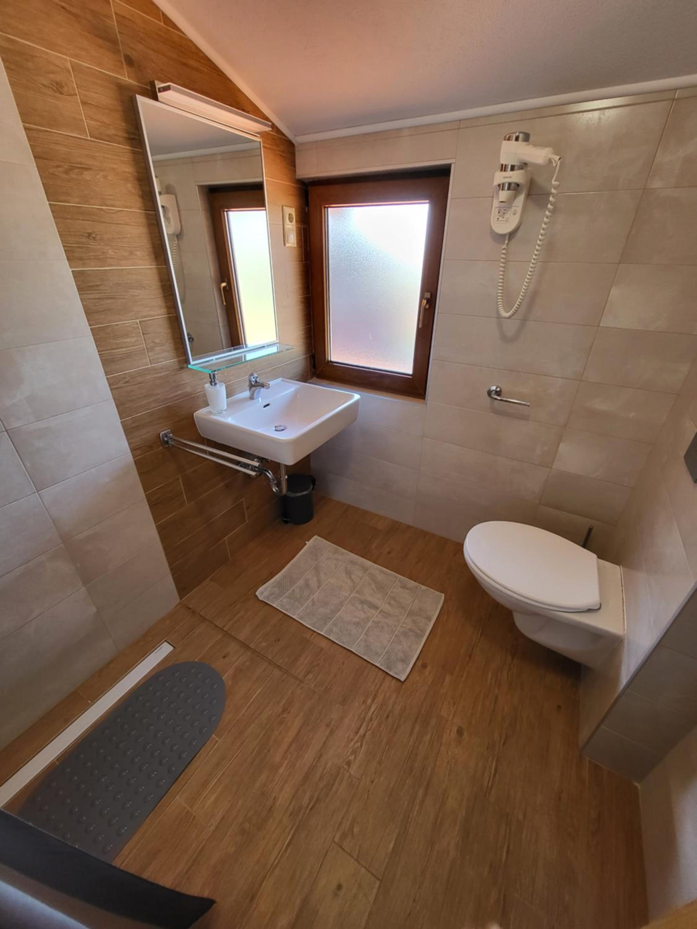 Deluxe Double Room with Balcony - Photo 3