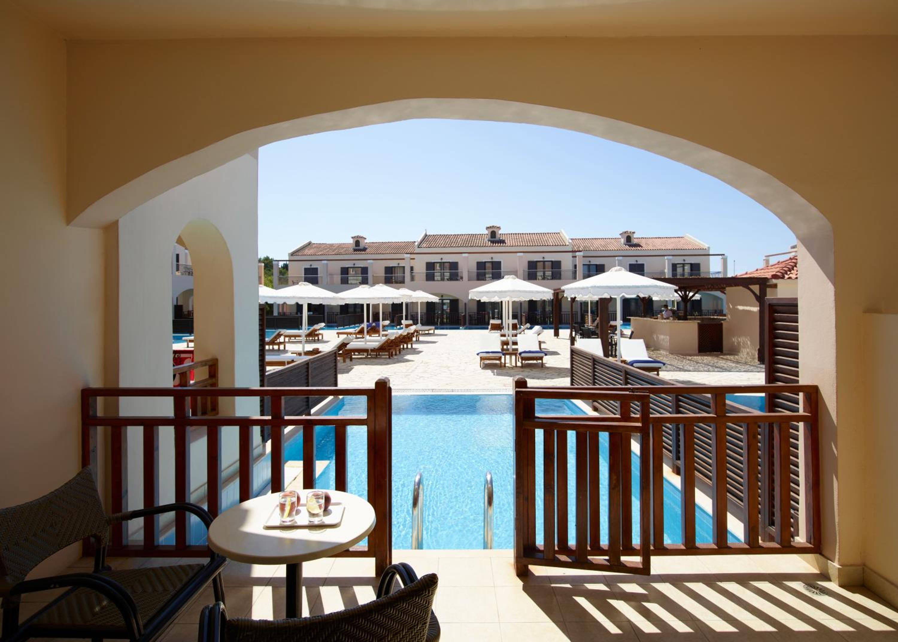 Family Room with Private Pool - Photo 6