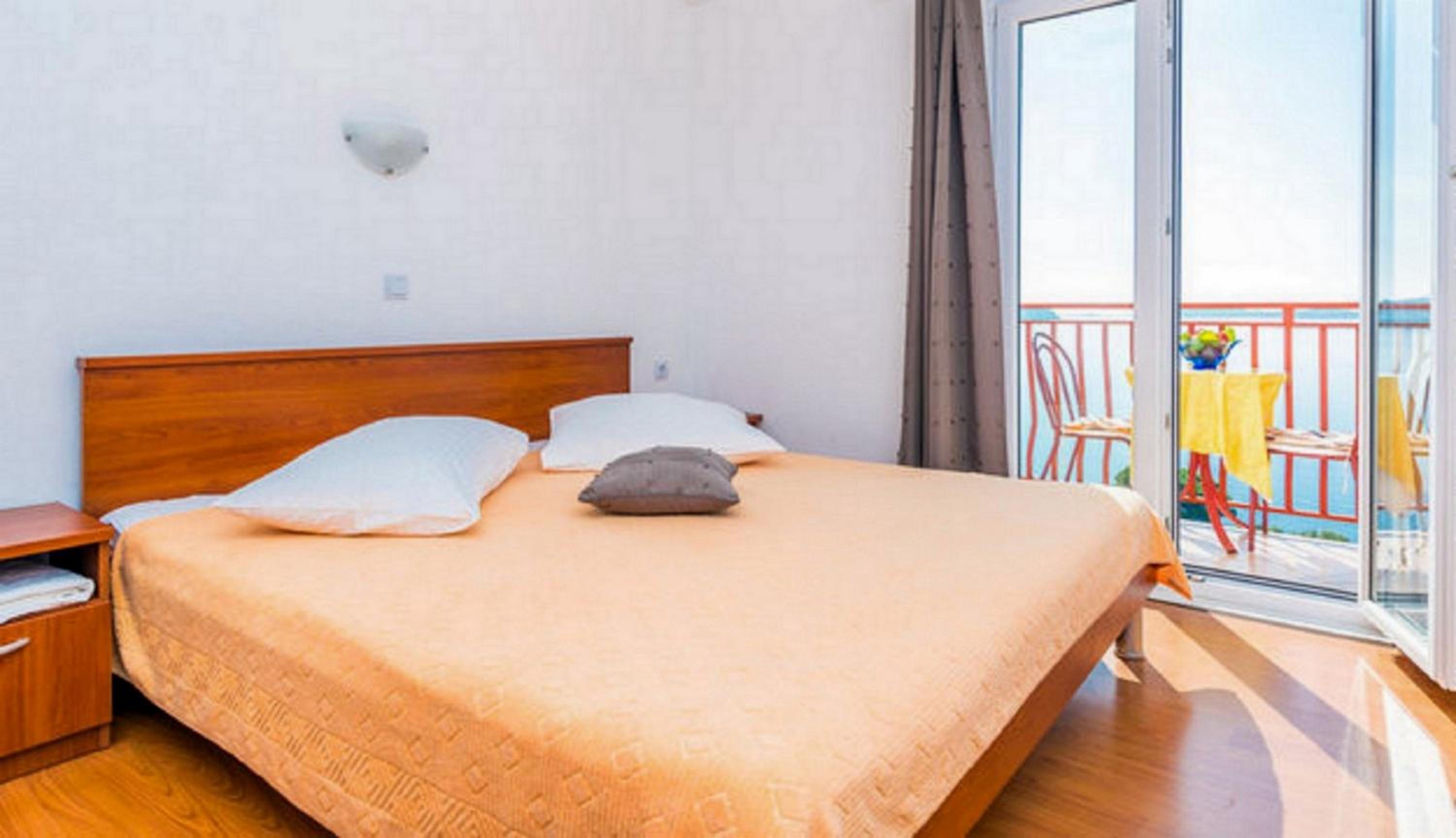 Studio Apartment with Sea View (2 Adults)