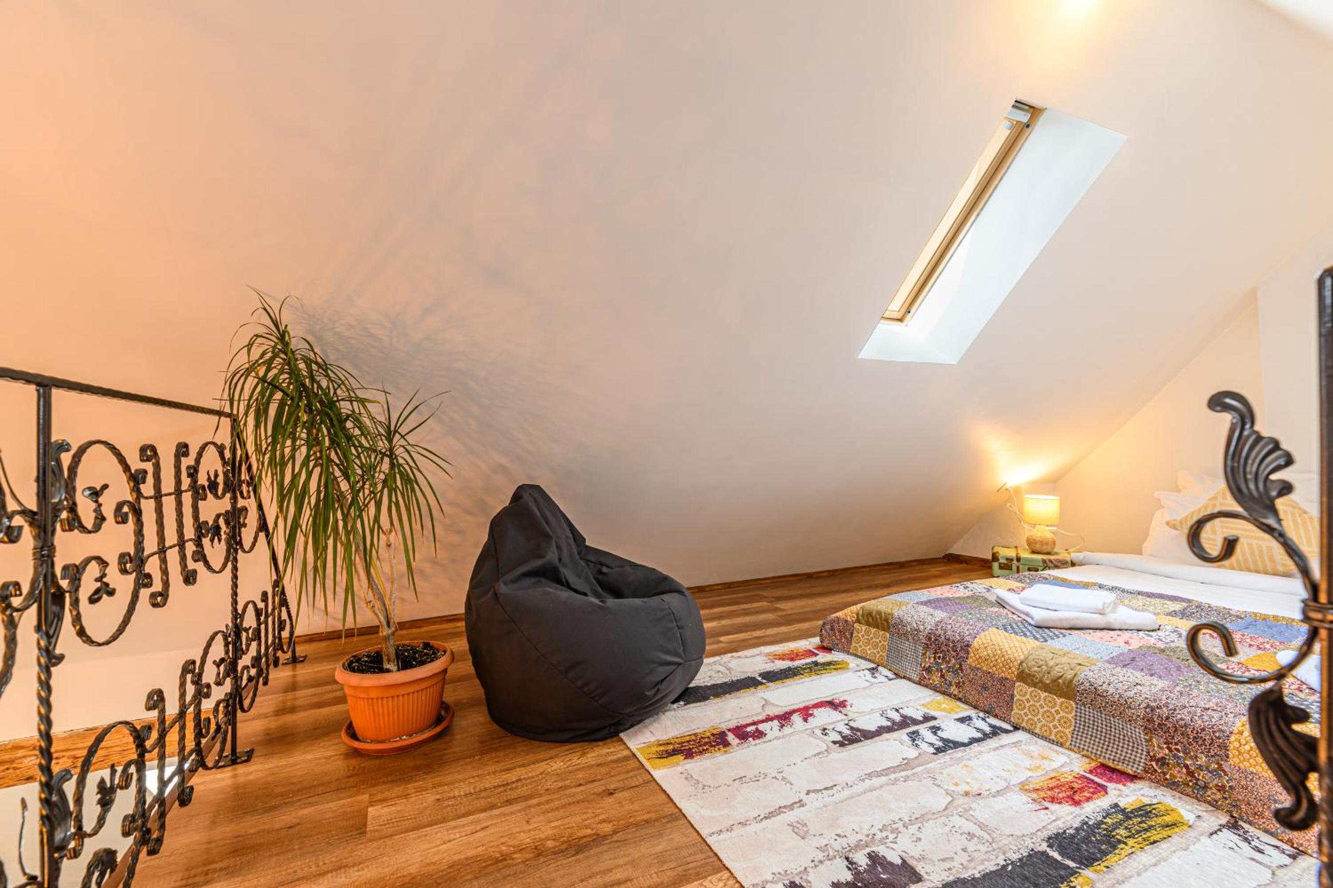 Three-Bedroom Apartment - Photo 16