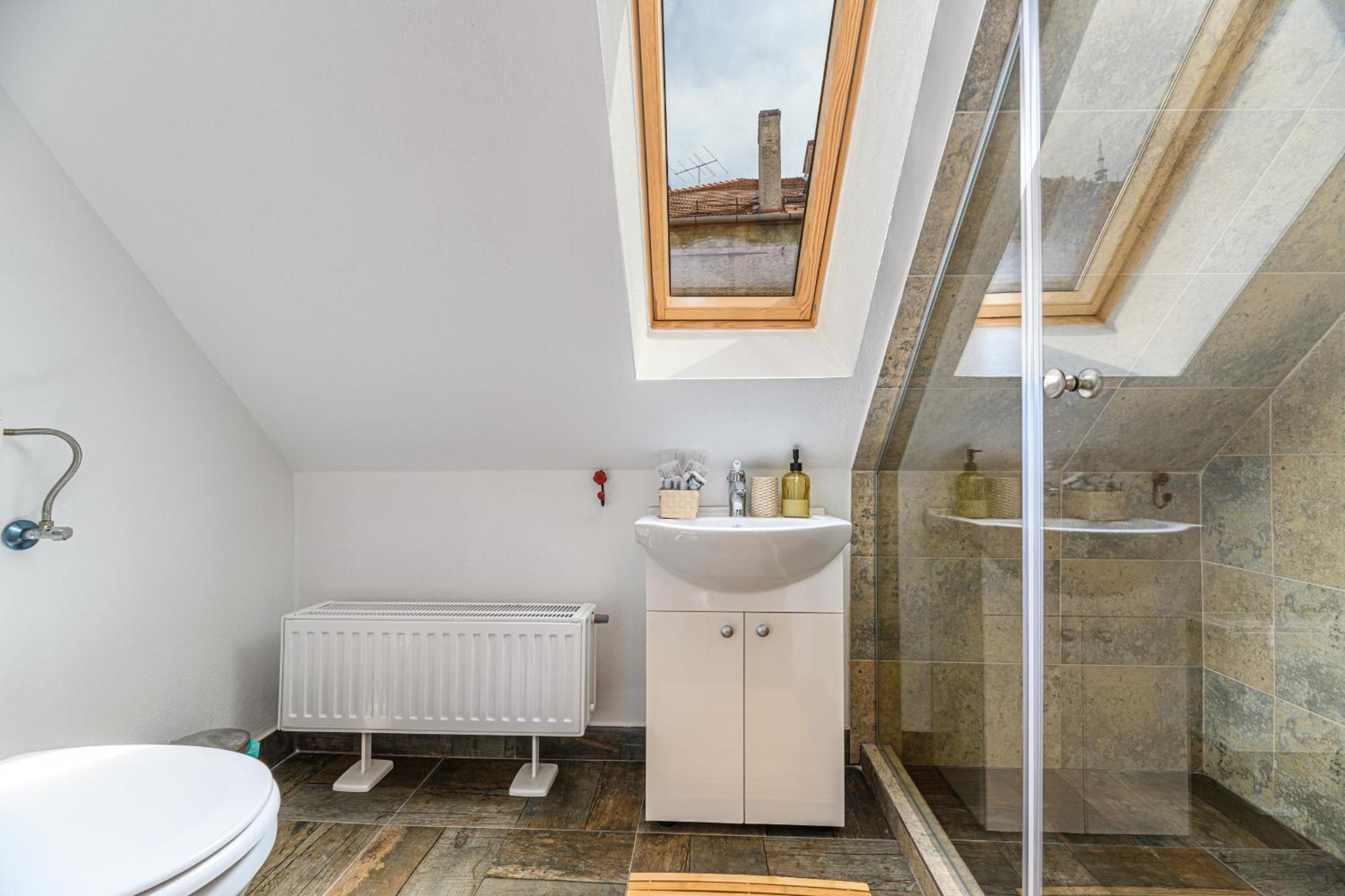Three-Bedroom Apartment - Photo 31