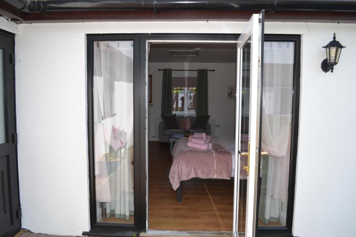 One-Bedroom House photo 2