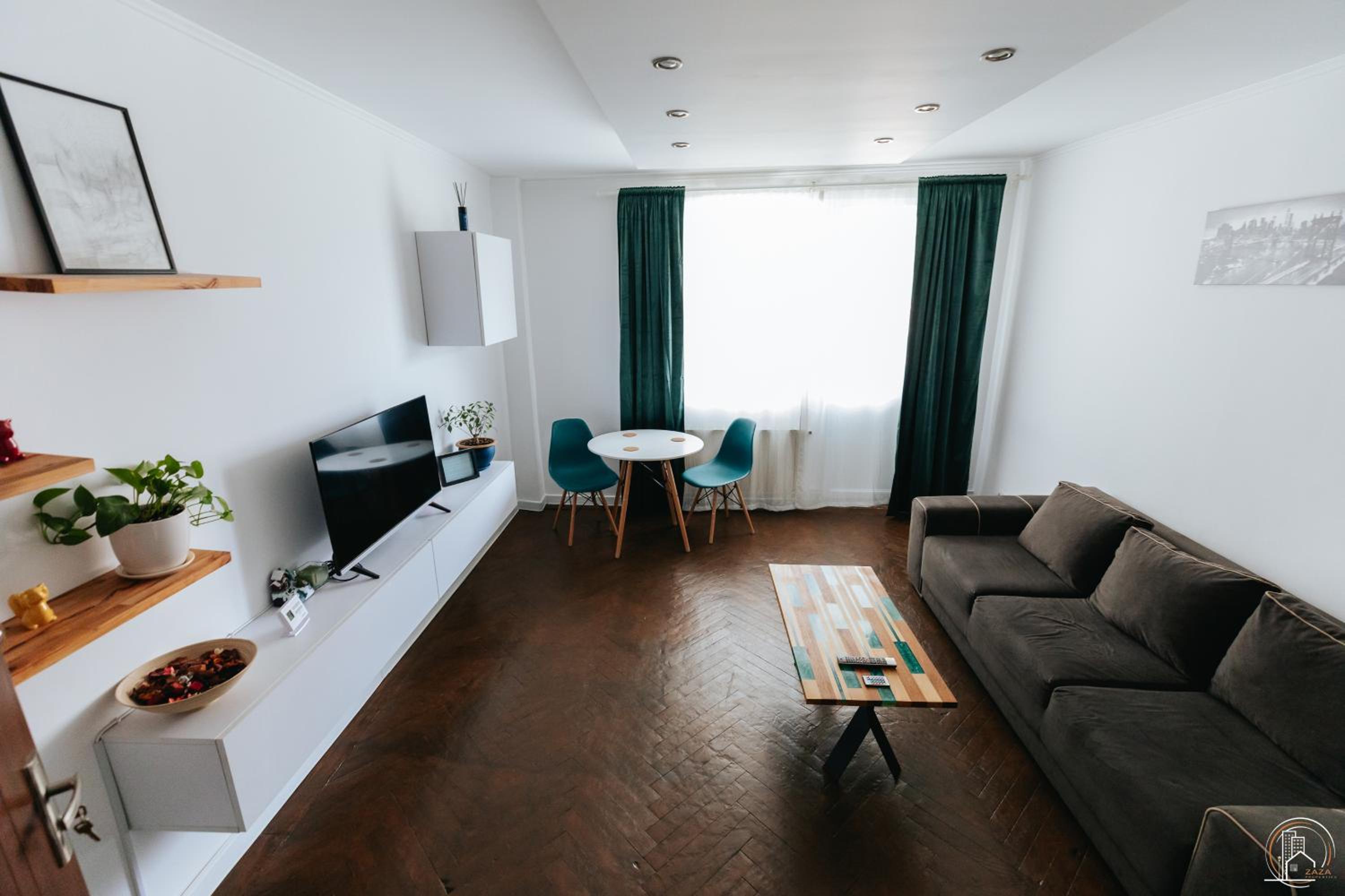 One-Bedroom Apartment photo 1