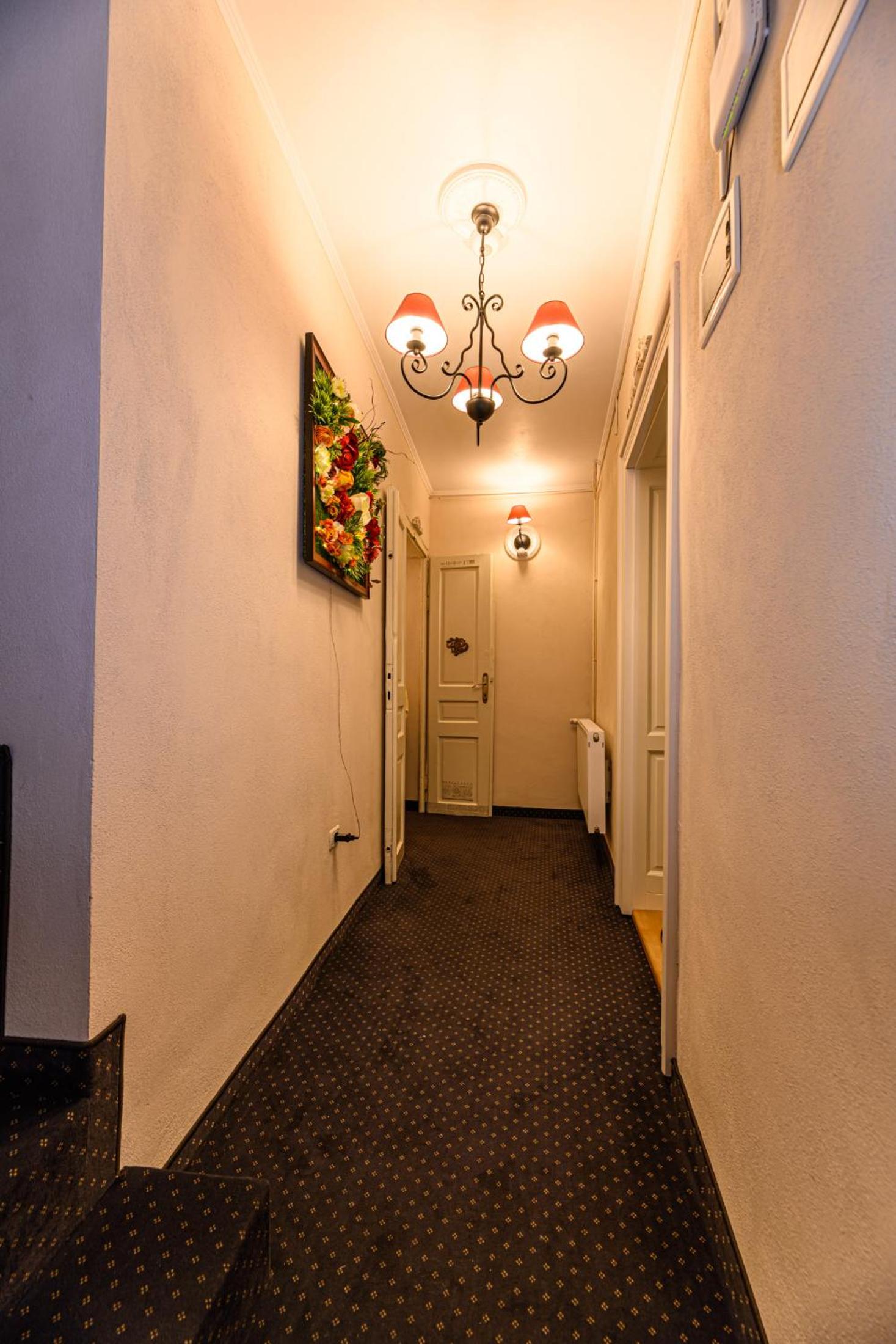 One-Bedroom Apartment - Photo 23