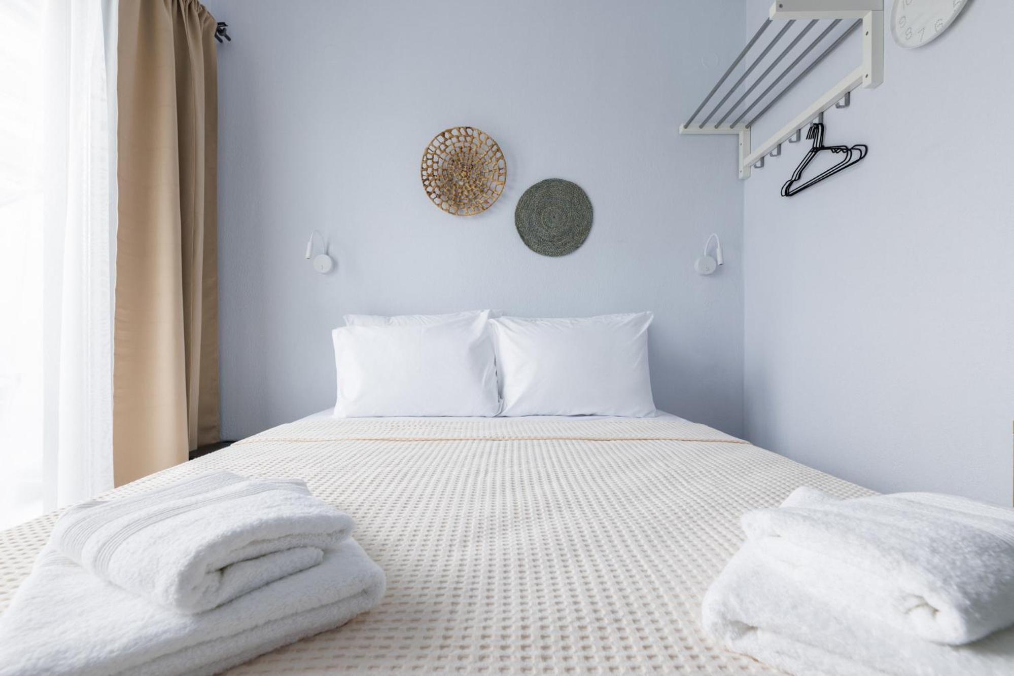 Double Room with Balcony - Photo 8