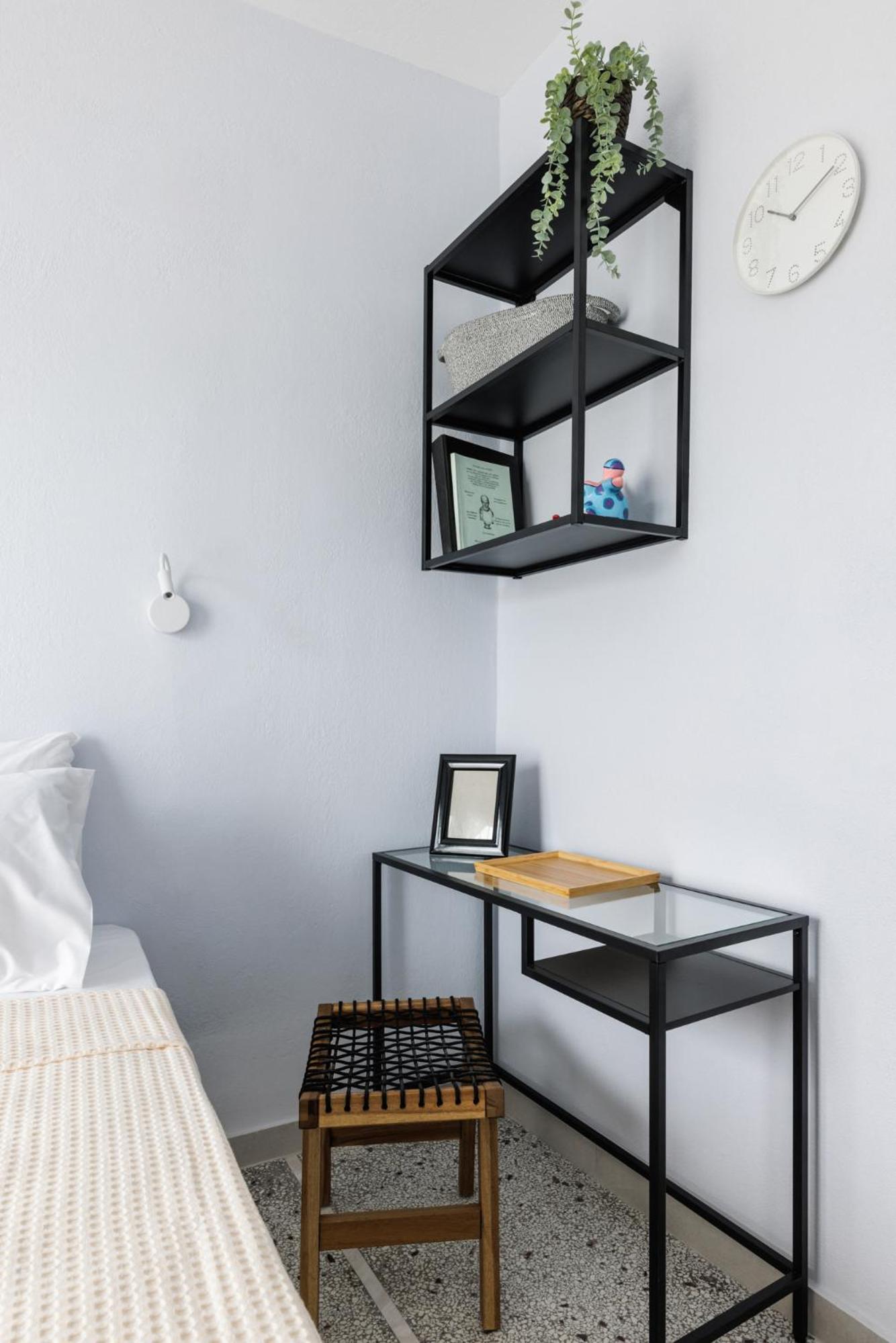 Deluxe Double Room with Balcony - Photo 8