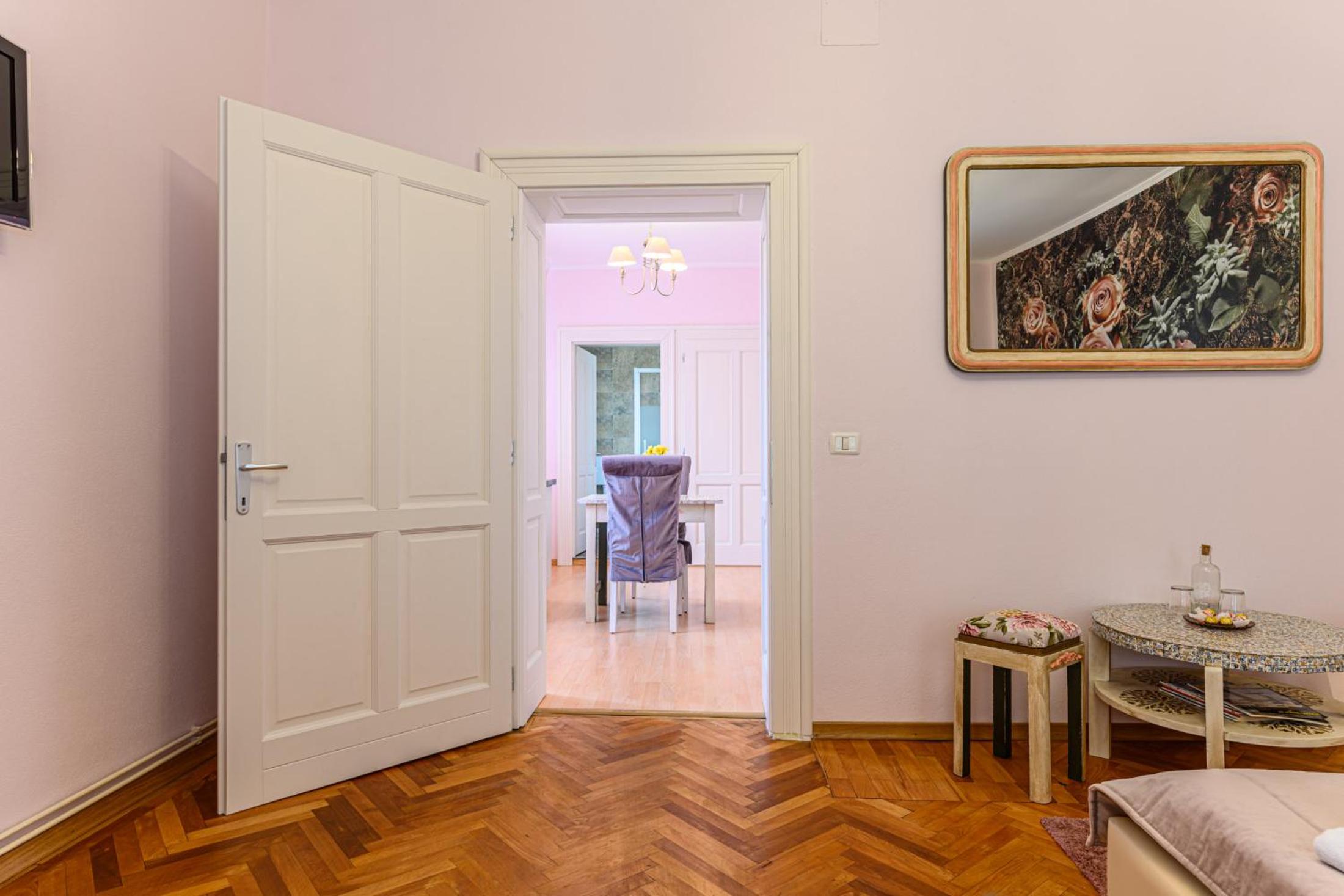 One-Bedroom Apartment - Photo 9