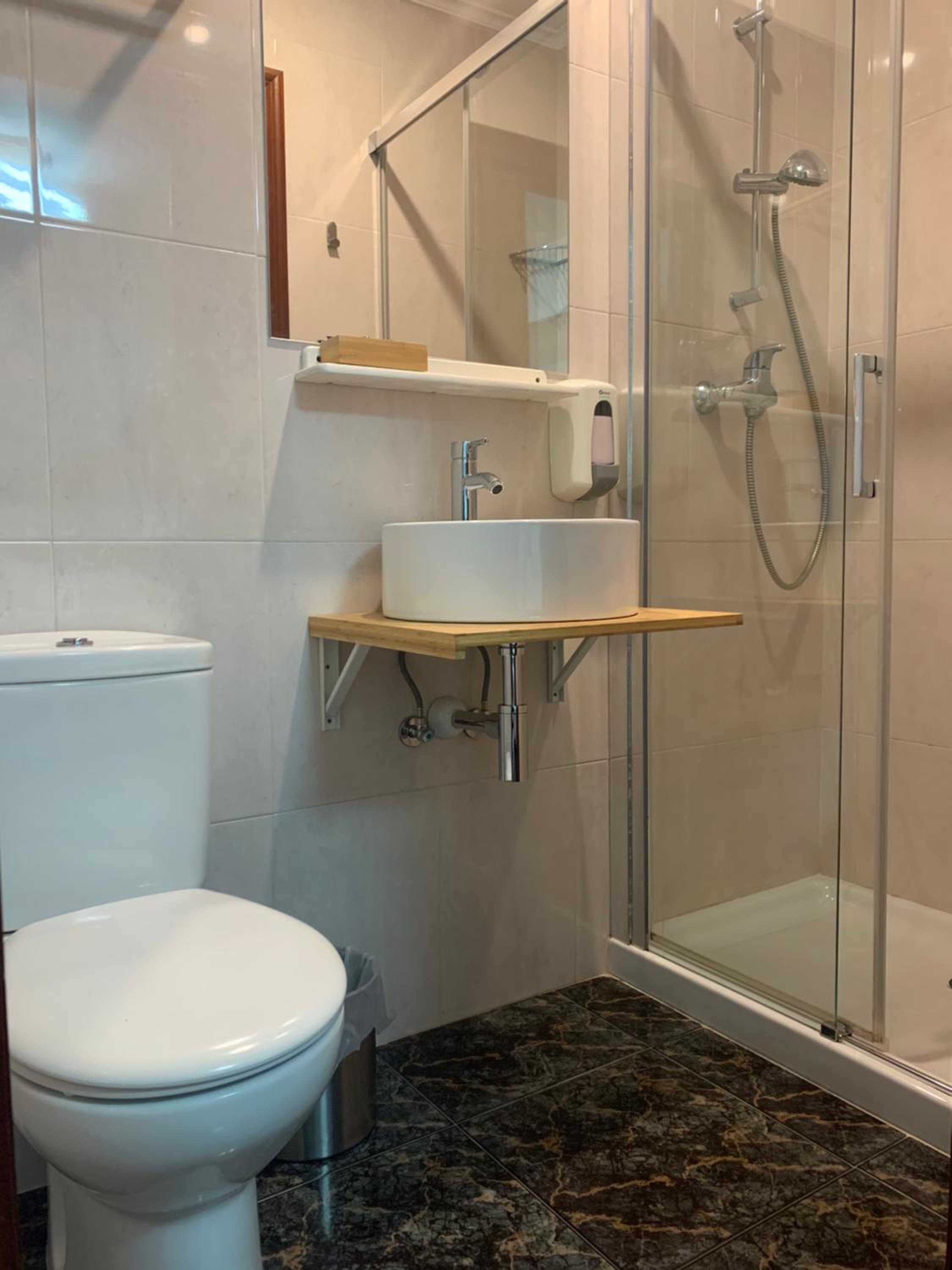Twin Room with Private Bathroom photo 3