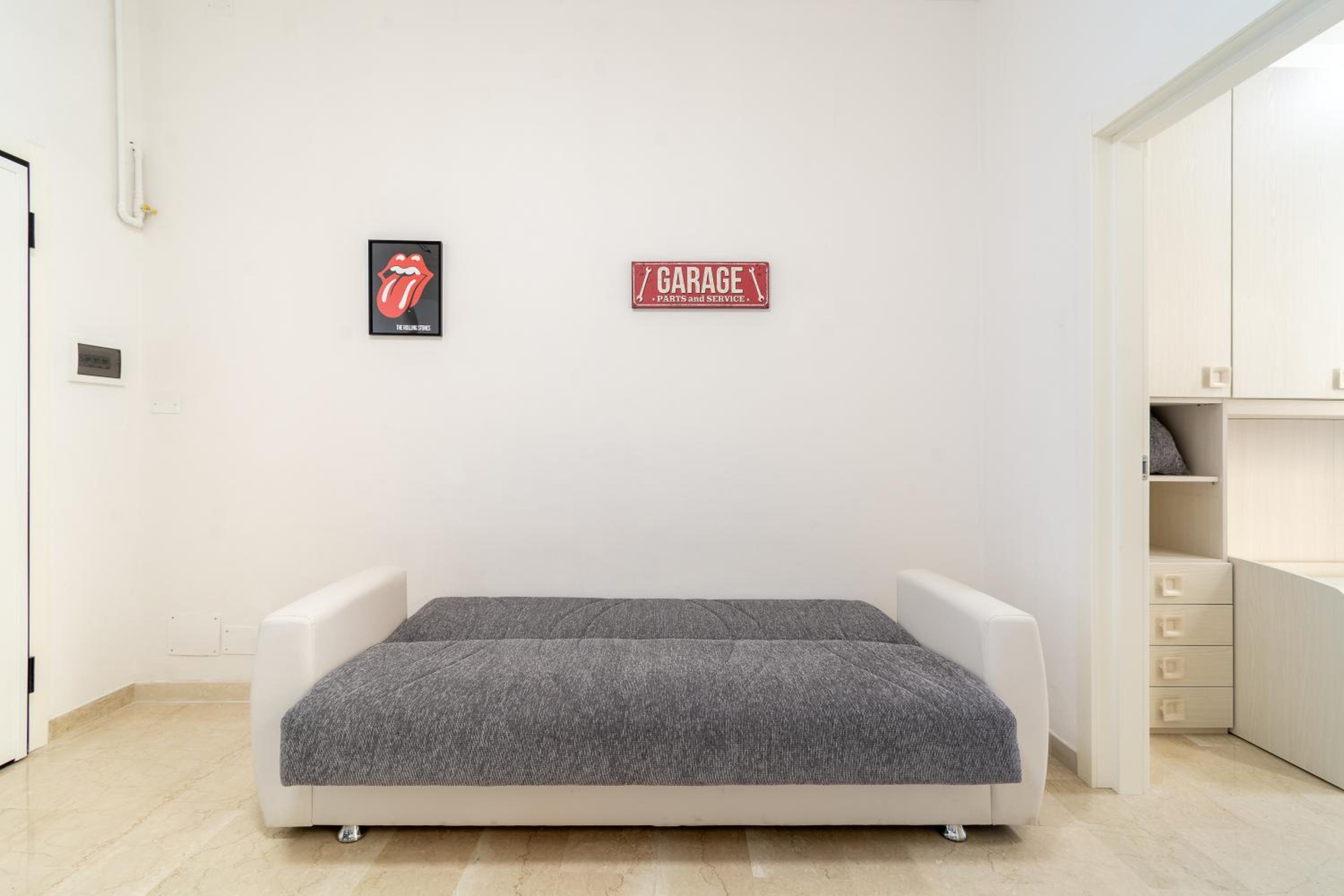 One-Bedroom Apartment - Photo 1