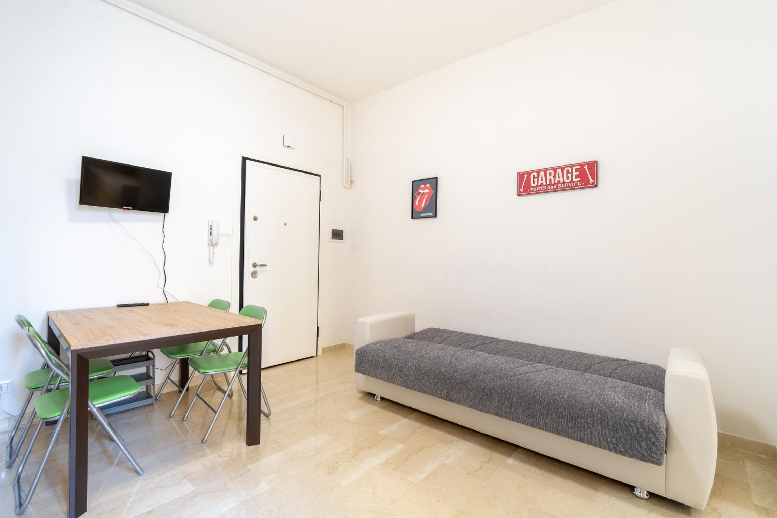 One-Bedroom Apartment - Photo 21