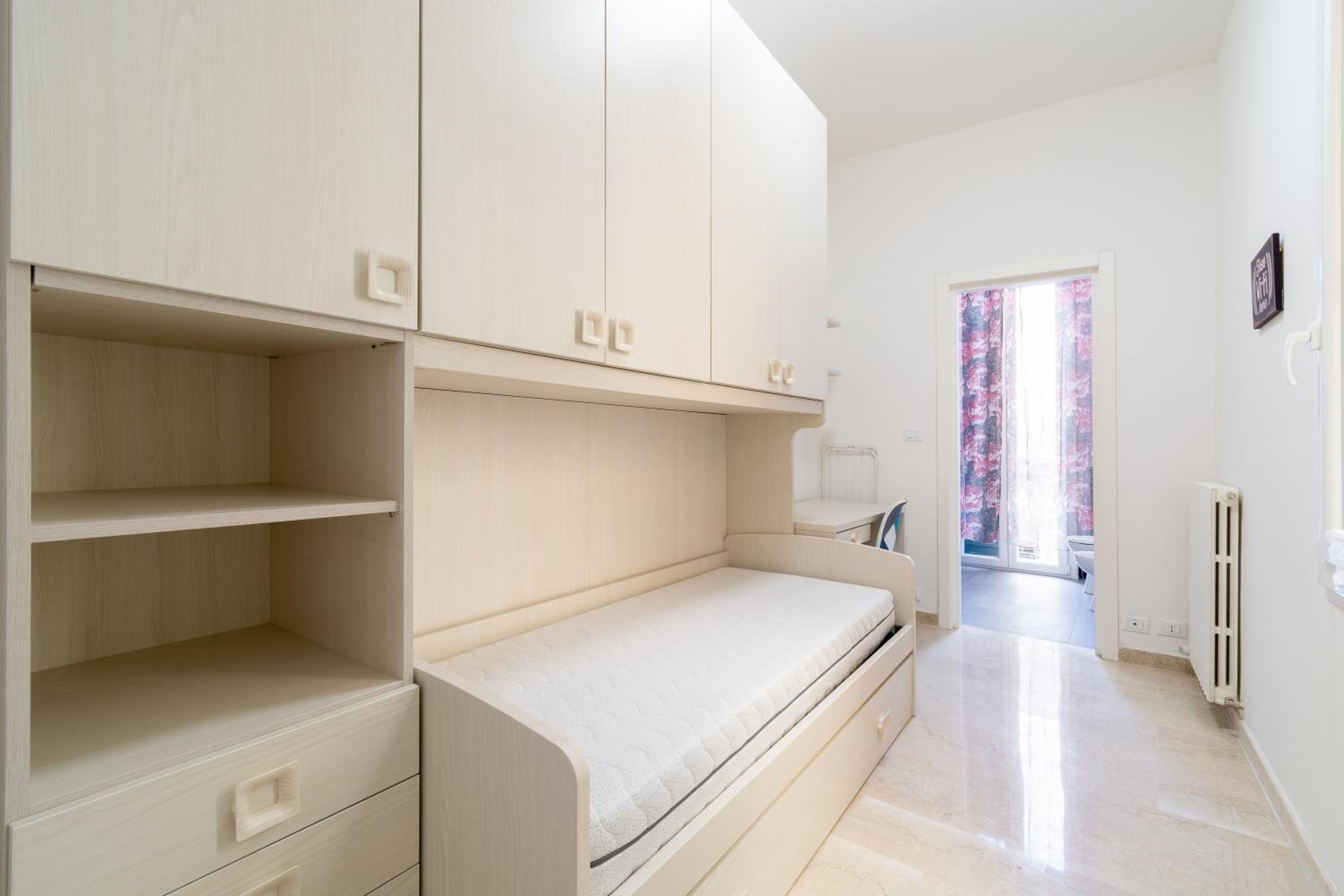 One-Bedroom Apartment - Photo 10