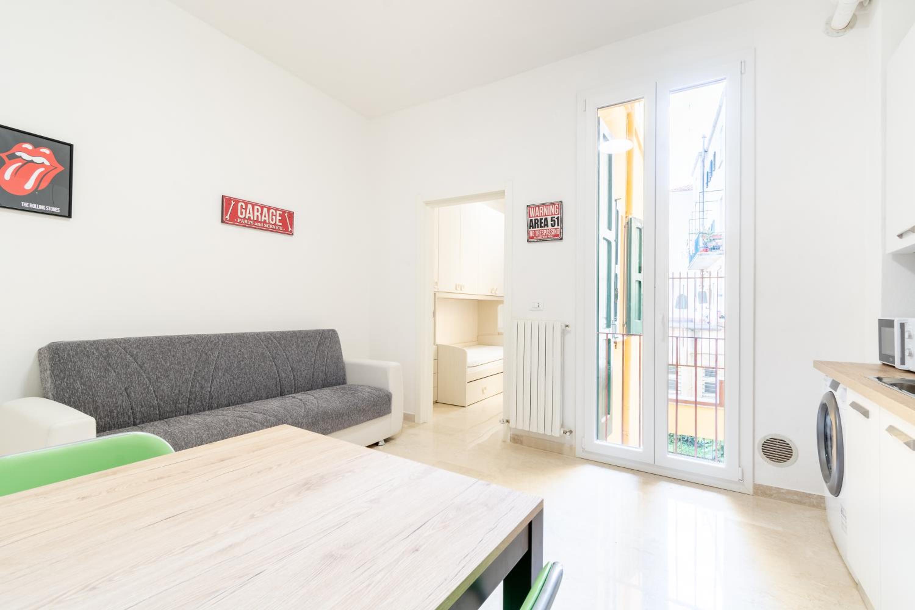 One-Bedroom Apartment - Photo 12