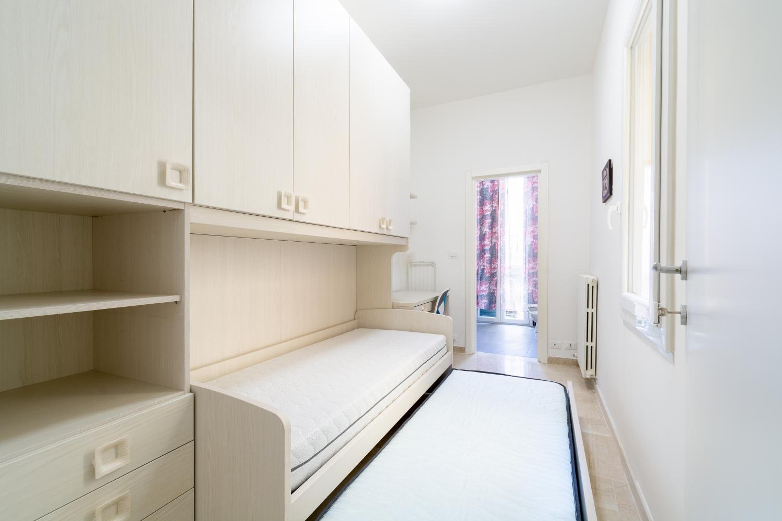 One-Bedroom Apartment - Photo 19
