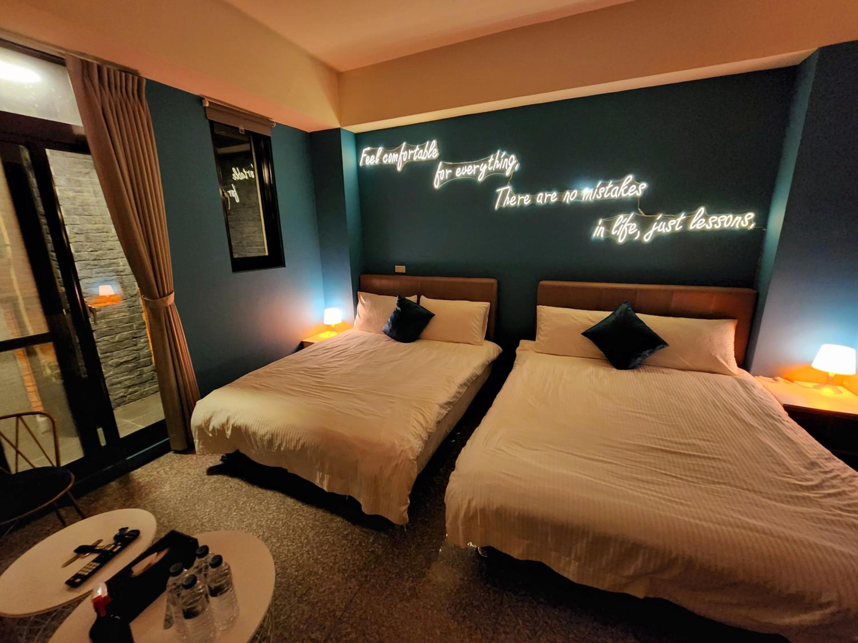 Quadruple Room with Private Bathroom photo 3
