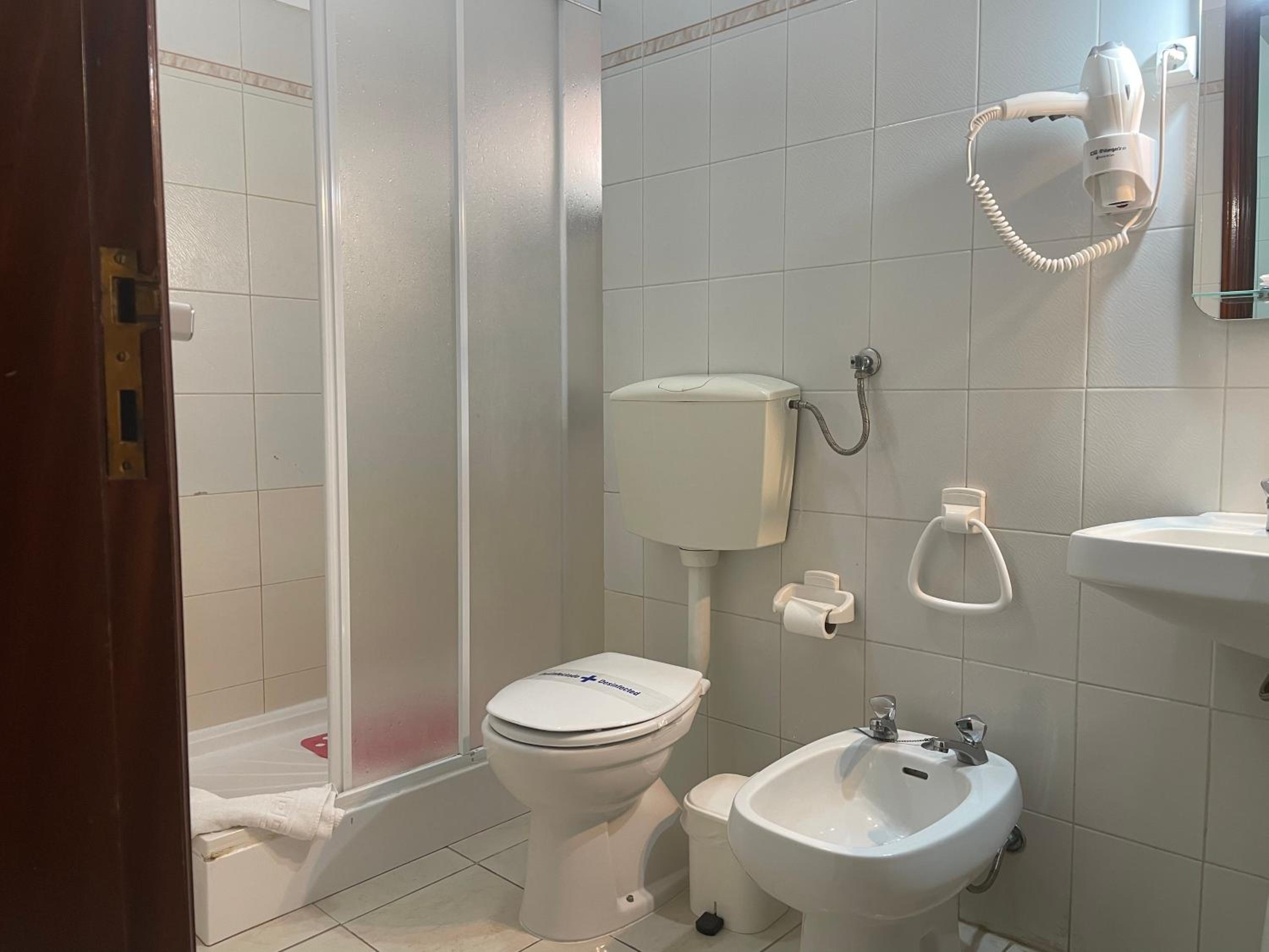 One-Bedroom Apartment - Photo 2
