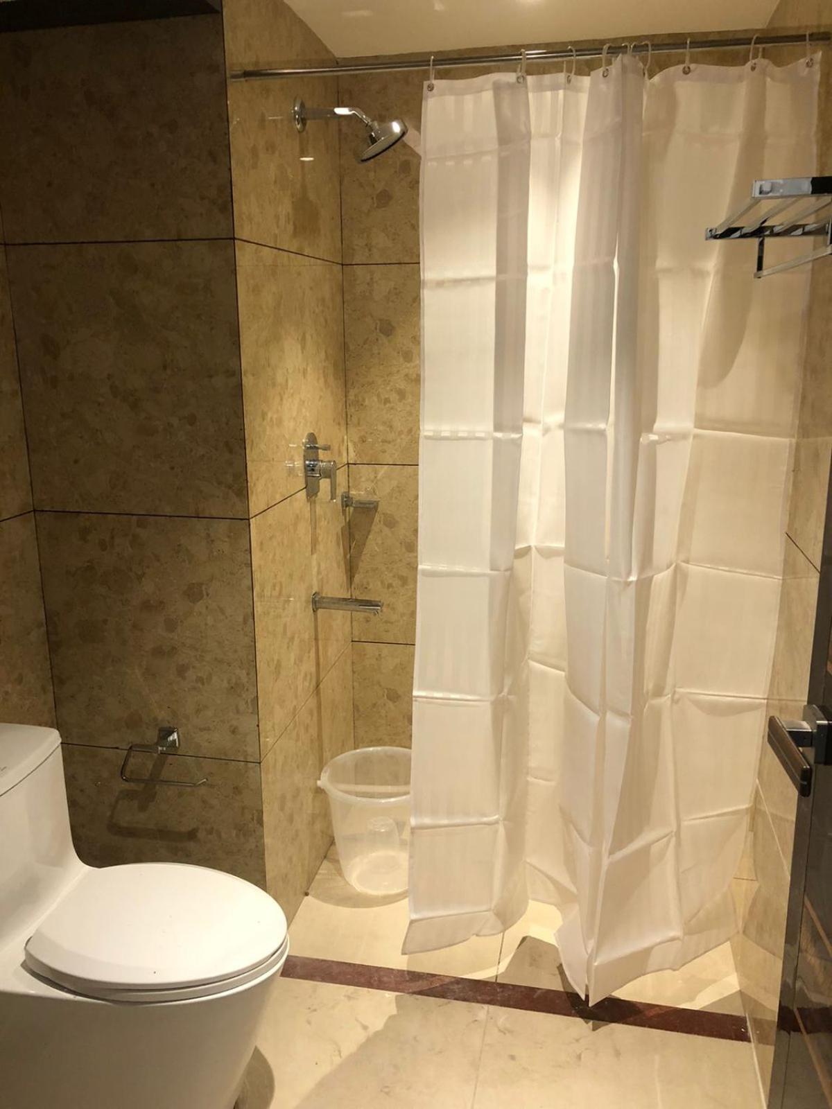 Deluxe Double Room (2 Adults + 1 Child) - Photo 12
