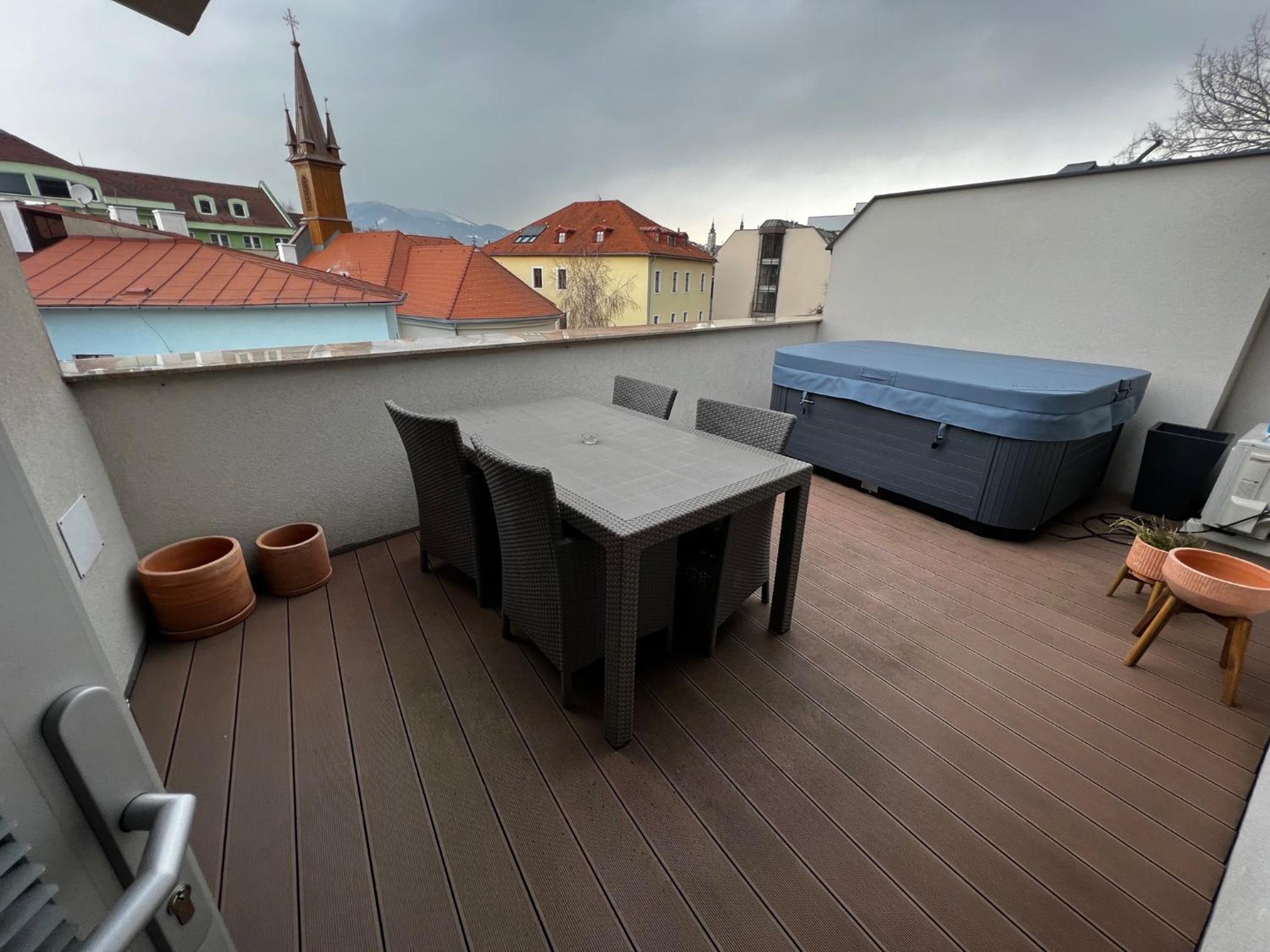 Apartment with Terrace - Photo 2