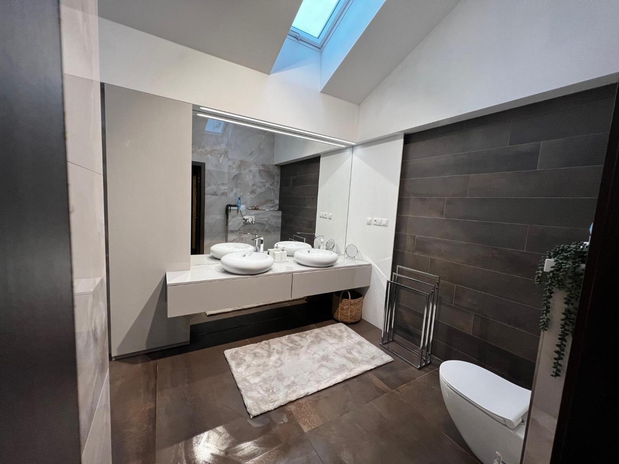 Apartment with Terrace - Photo 7
