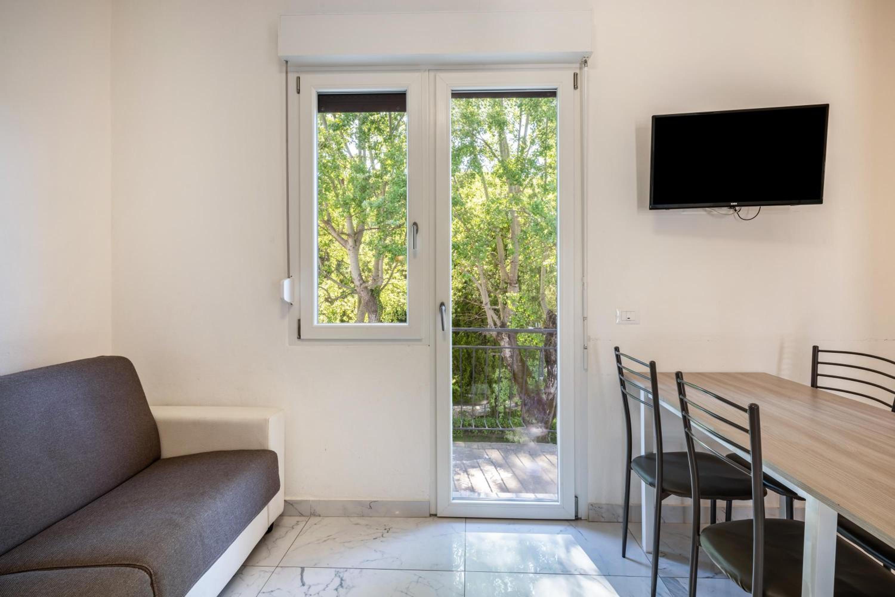 Two-Bedroom Deluxe Apartment with Garden View