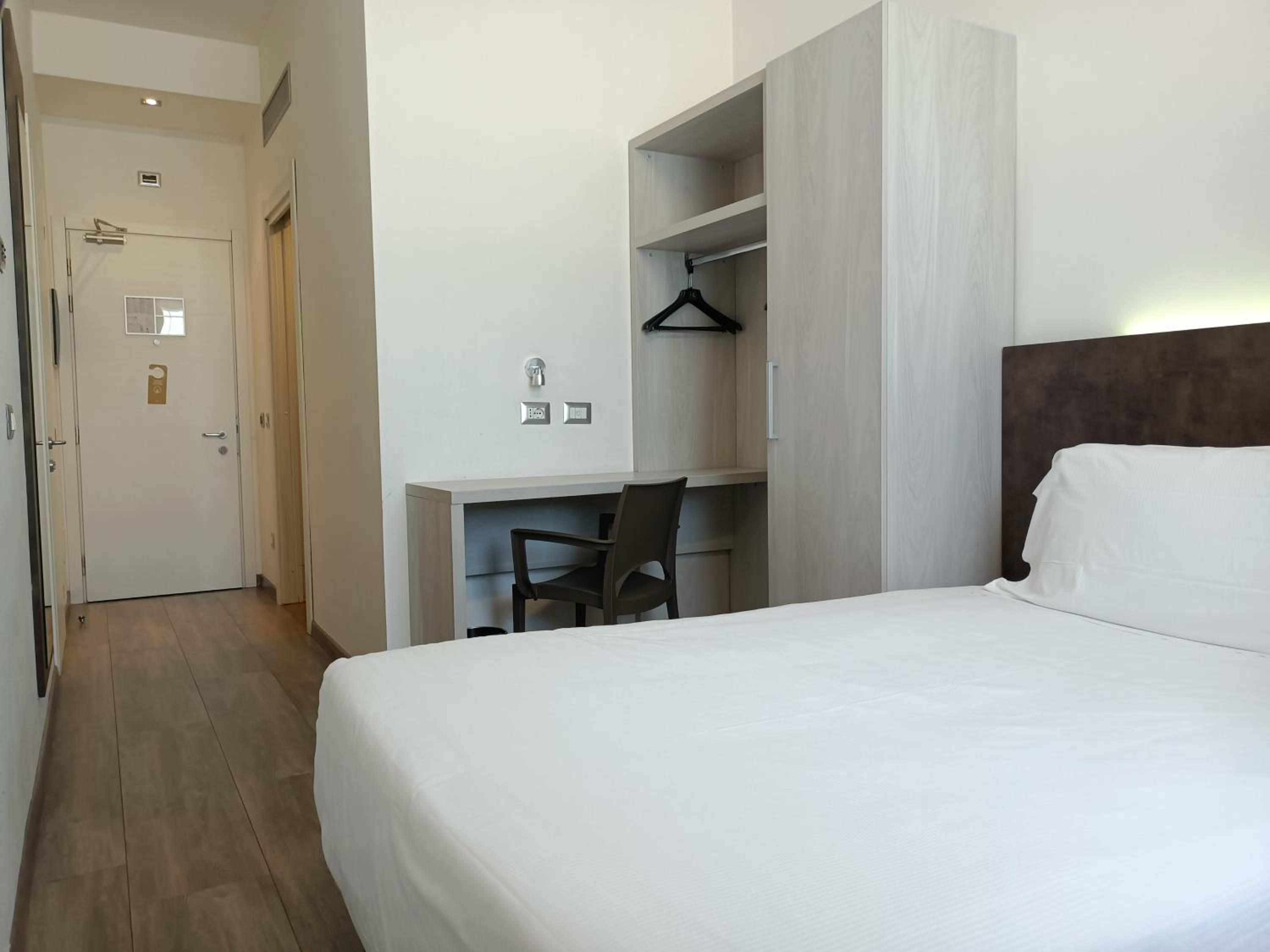Compact Room photo 2