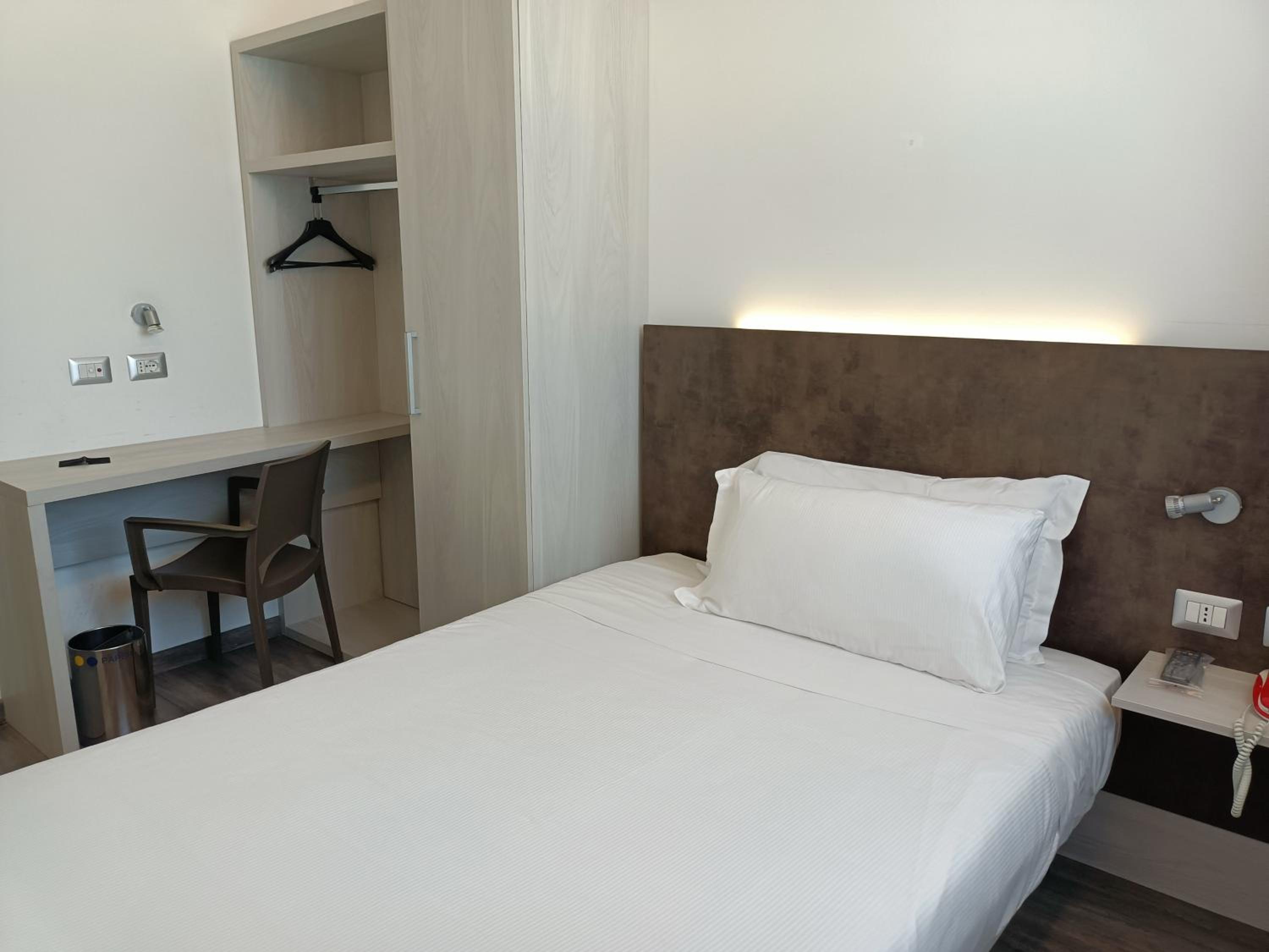 Compact Room photo 1