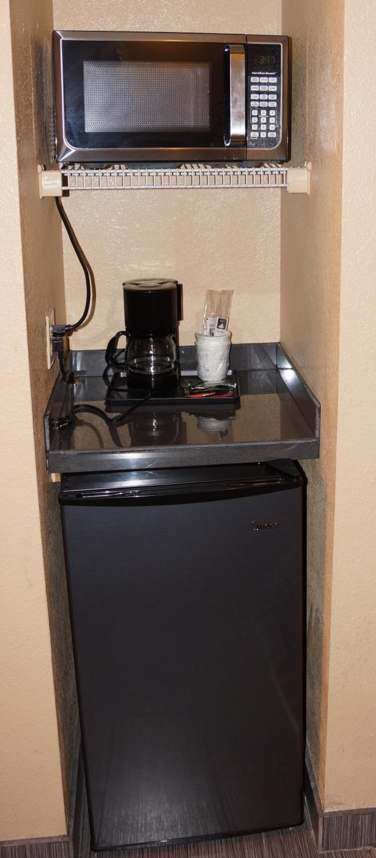King Room - Non-Smoking - Photo 2