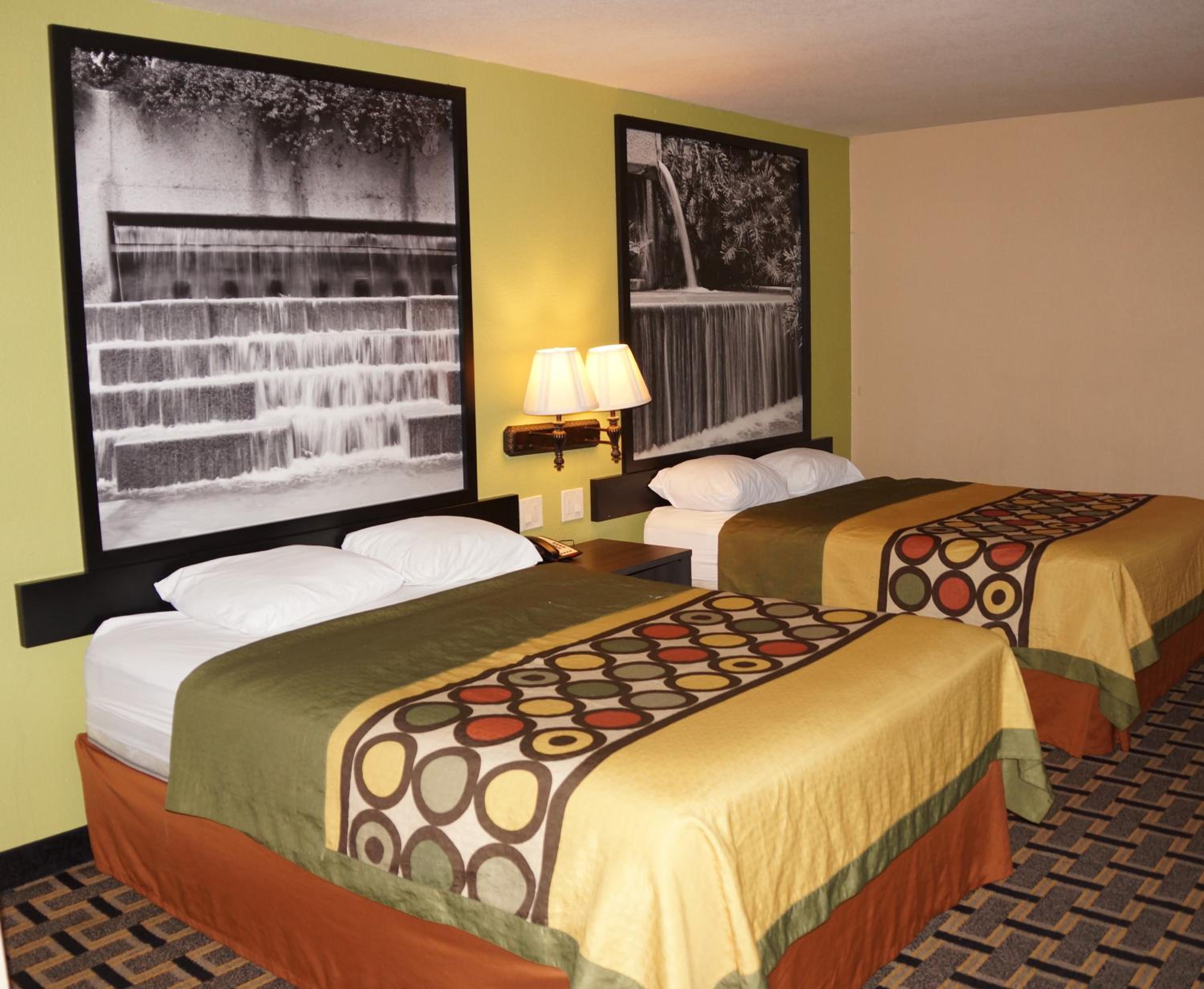 Queen Room with Two Queen Beds - Non-Smoking - Photo 1