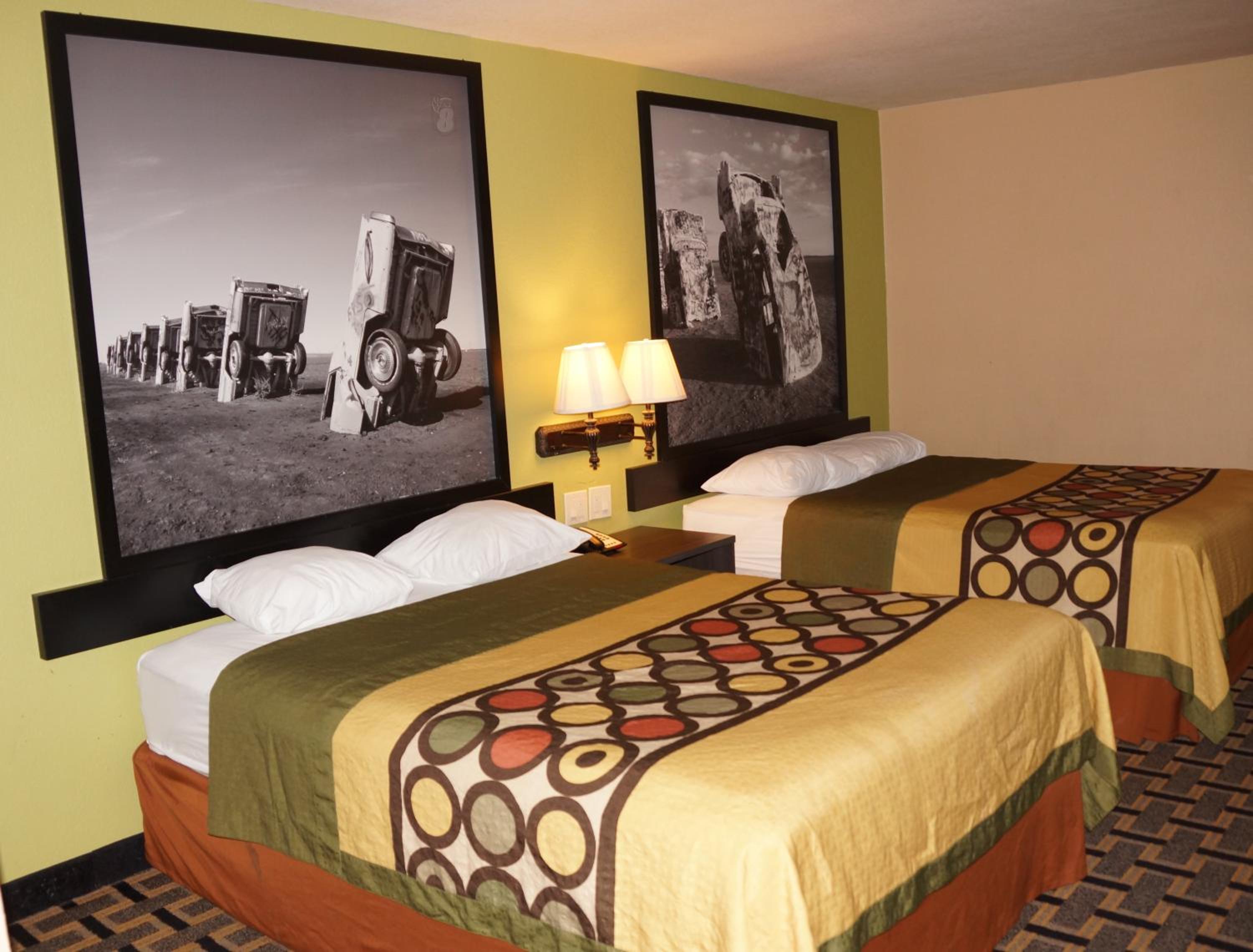 Queen Room with Two Queen Beds - Non-Smoking - Photo 9