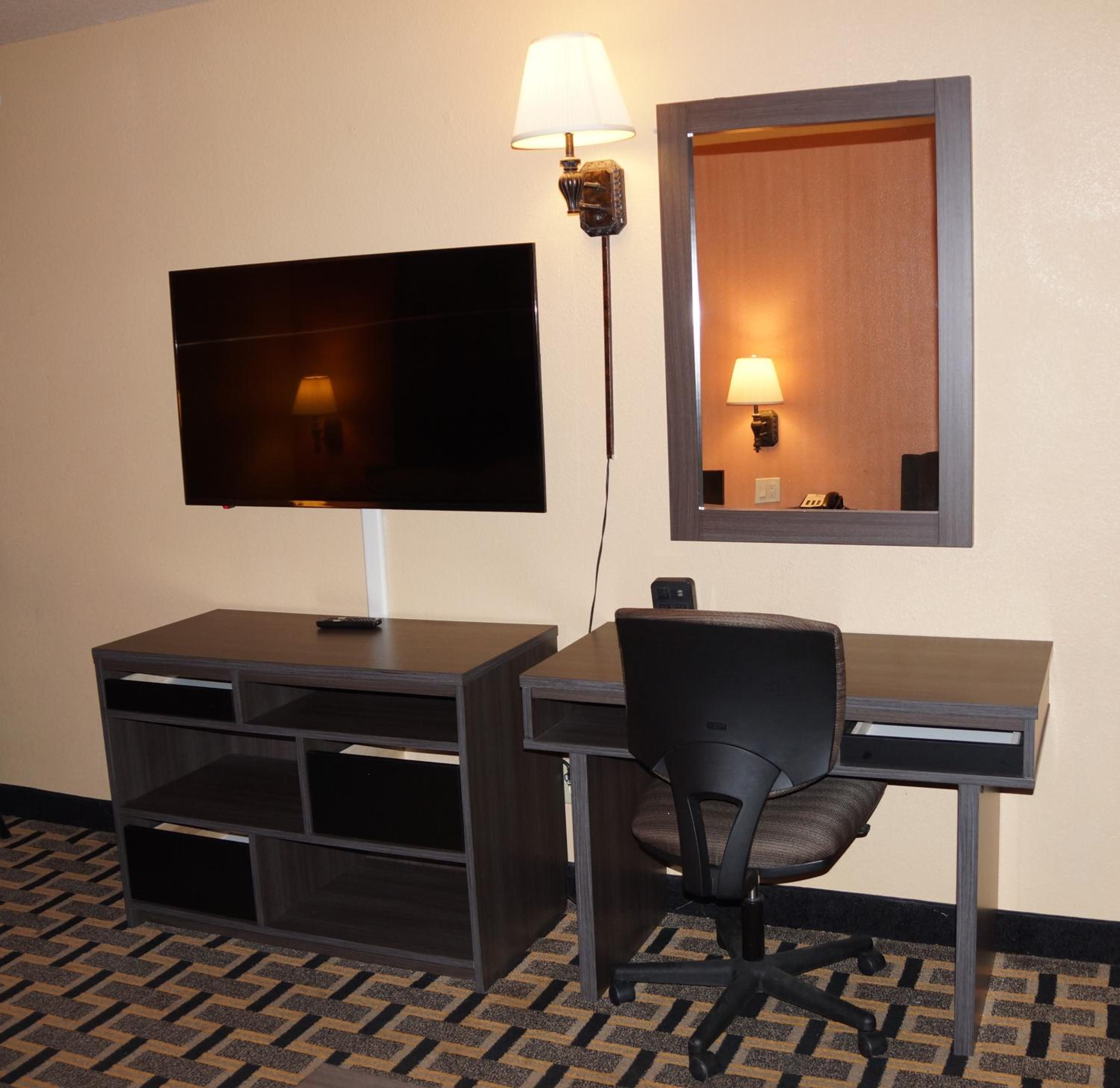 King Room - Non-Smoking - Photo 6