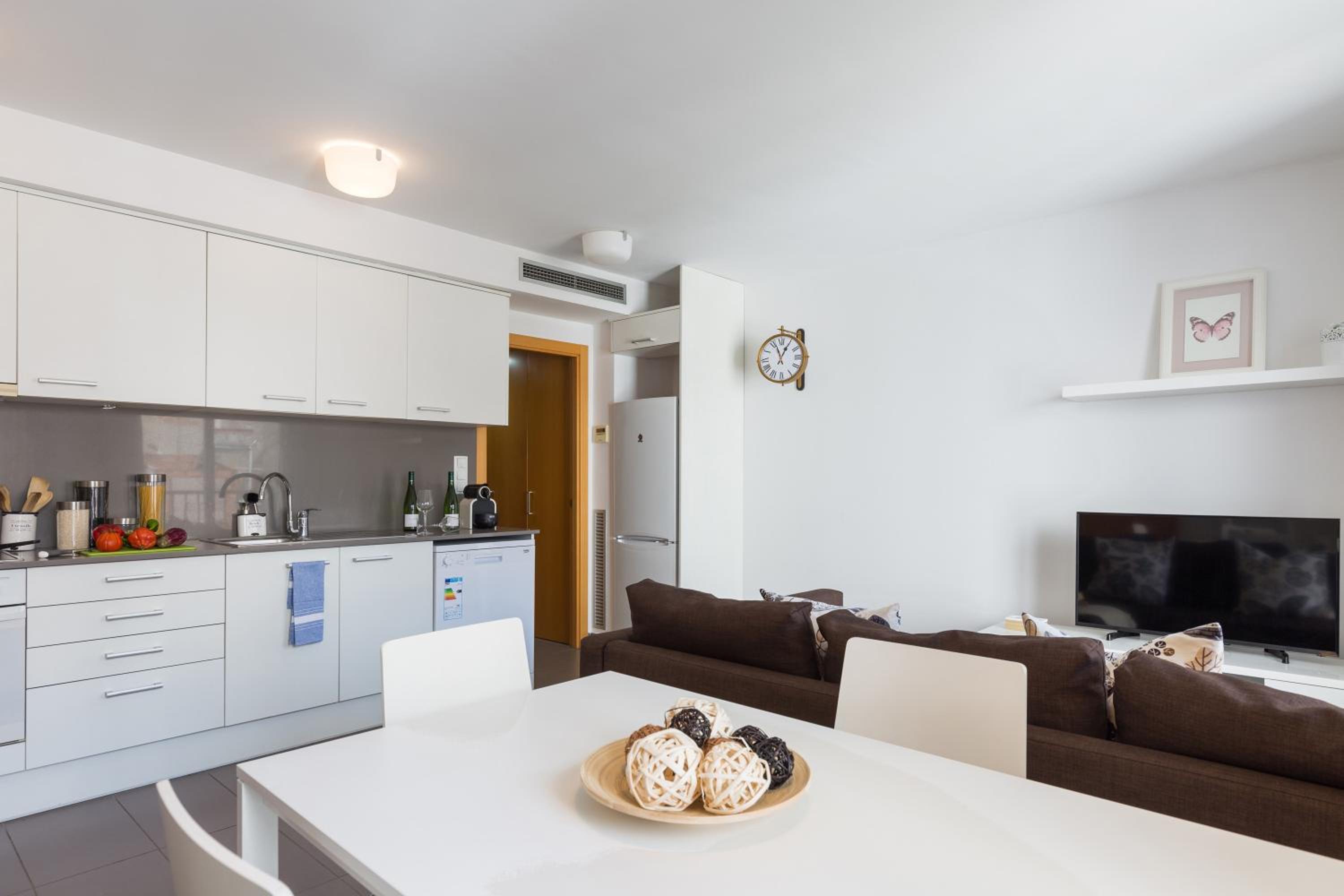 Apartment photo 2