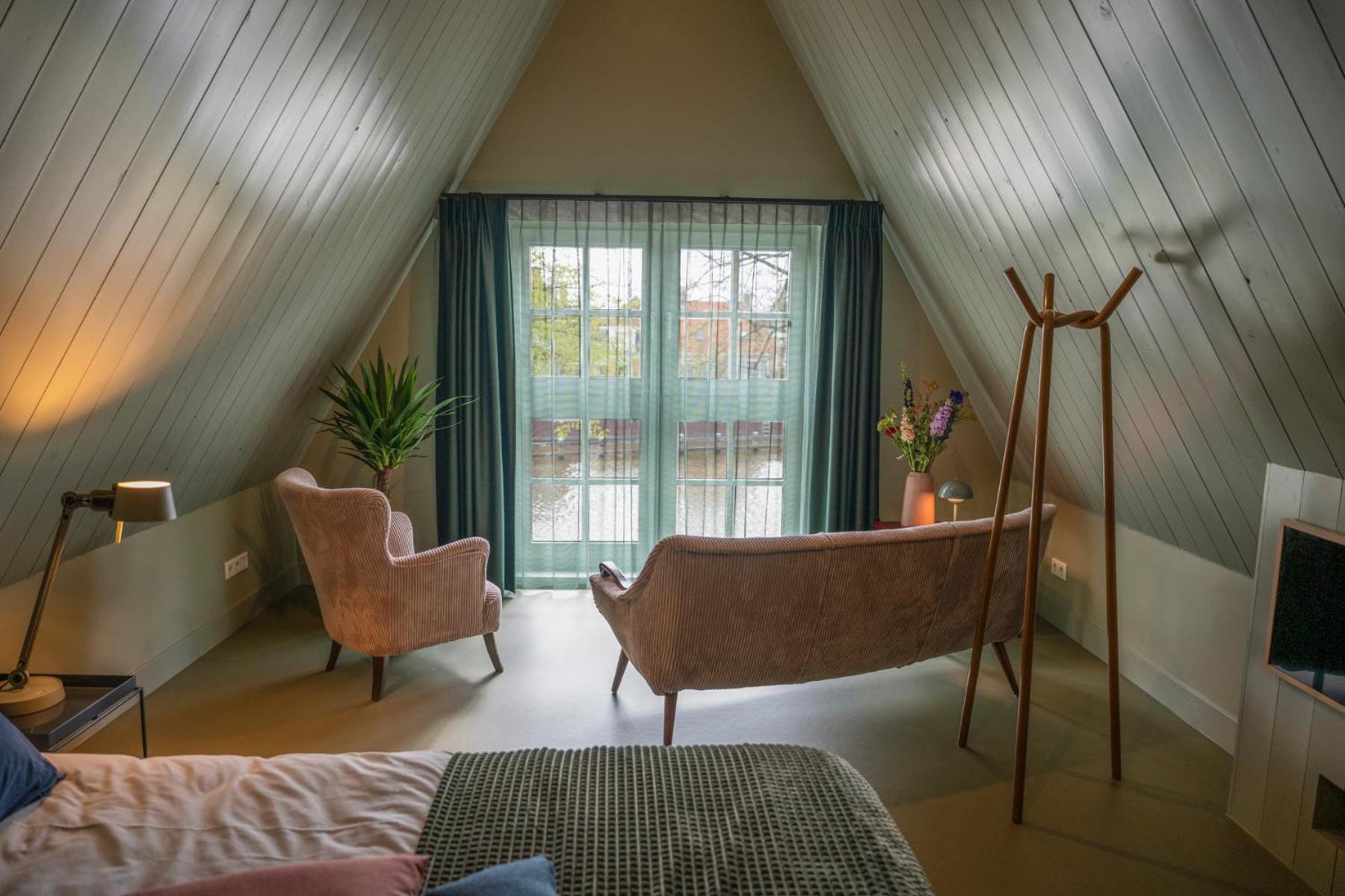Deluxe King Room photo 1