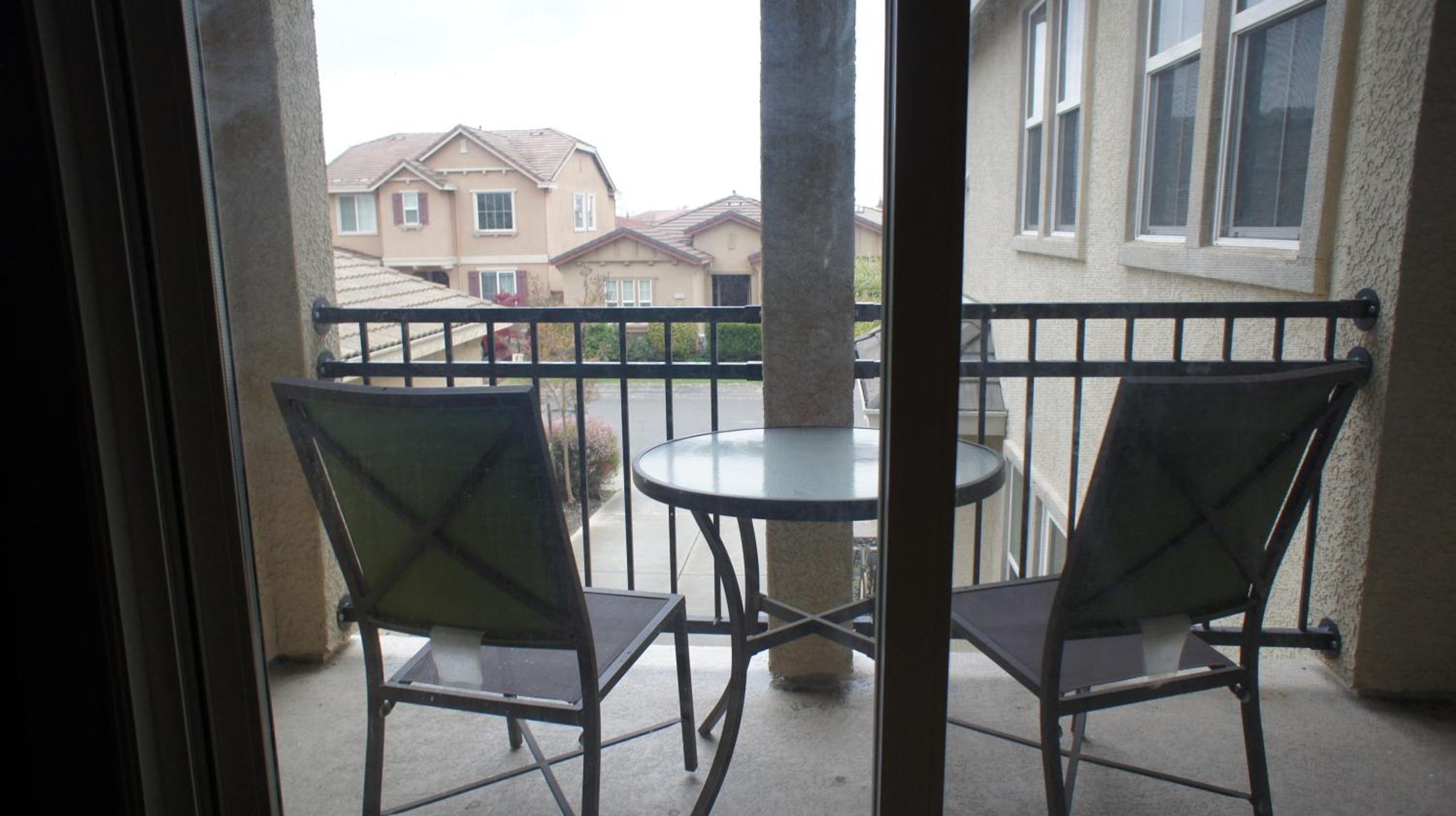 Three-Bedroom House photo 2