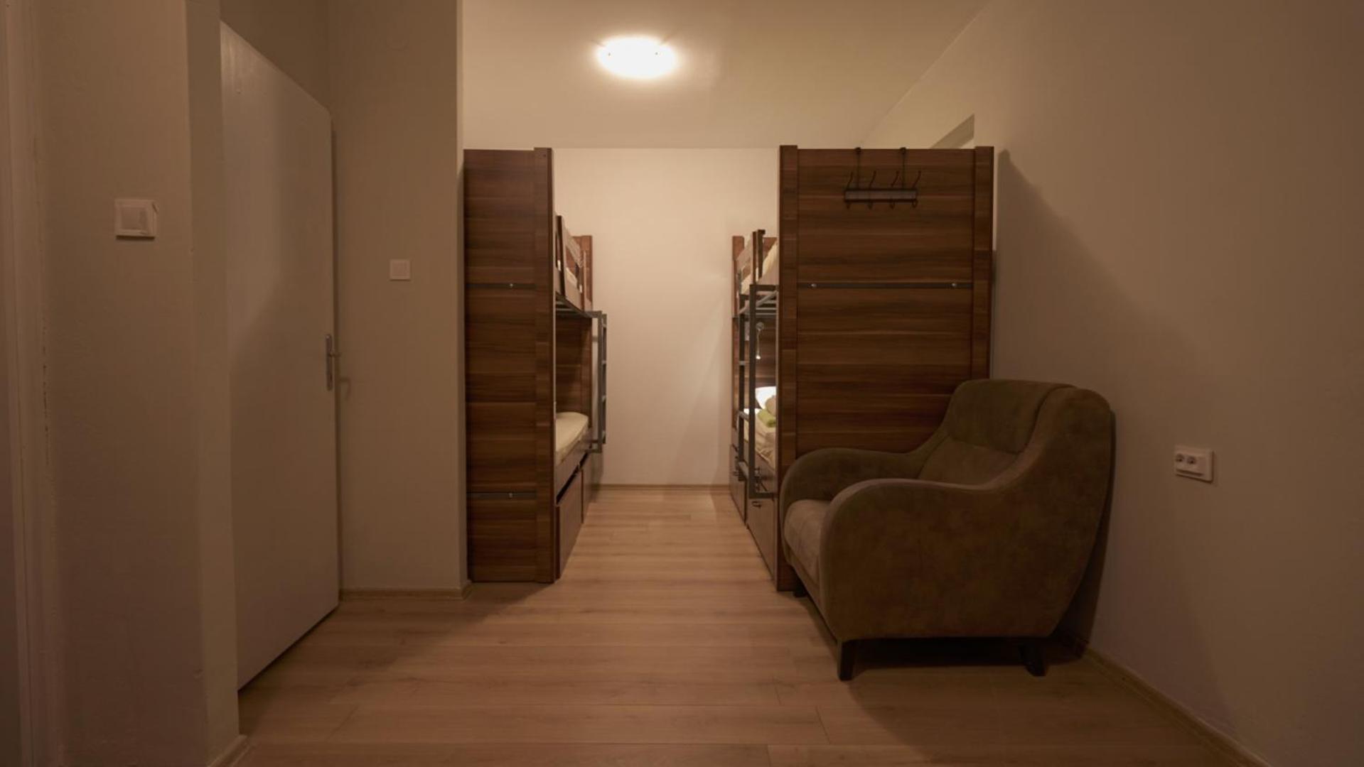 Bed in 8-Bed Mixed Dormitory Room photo 3