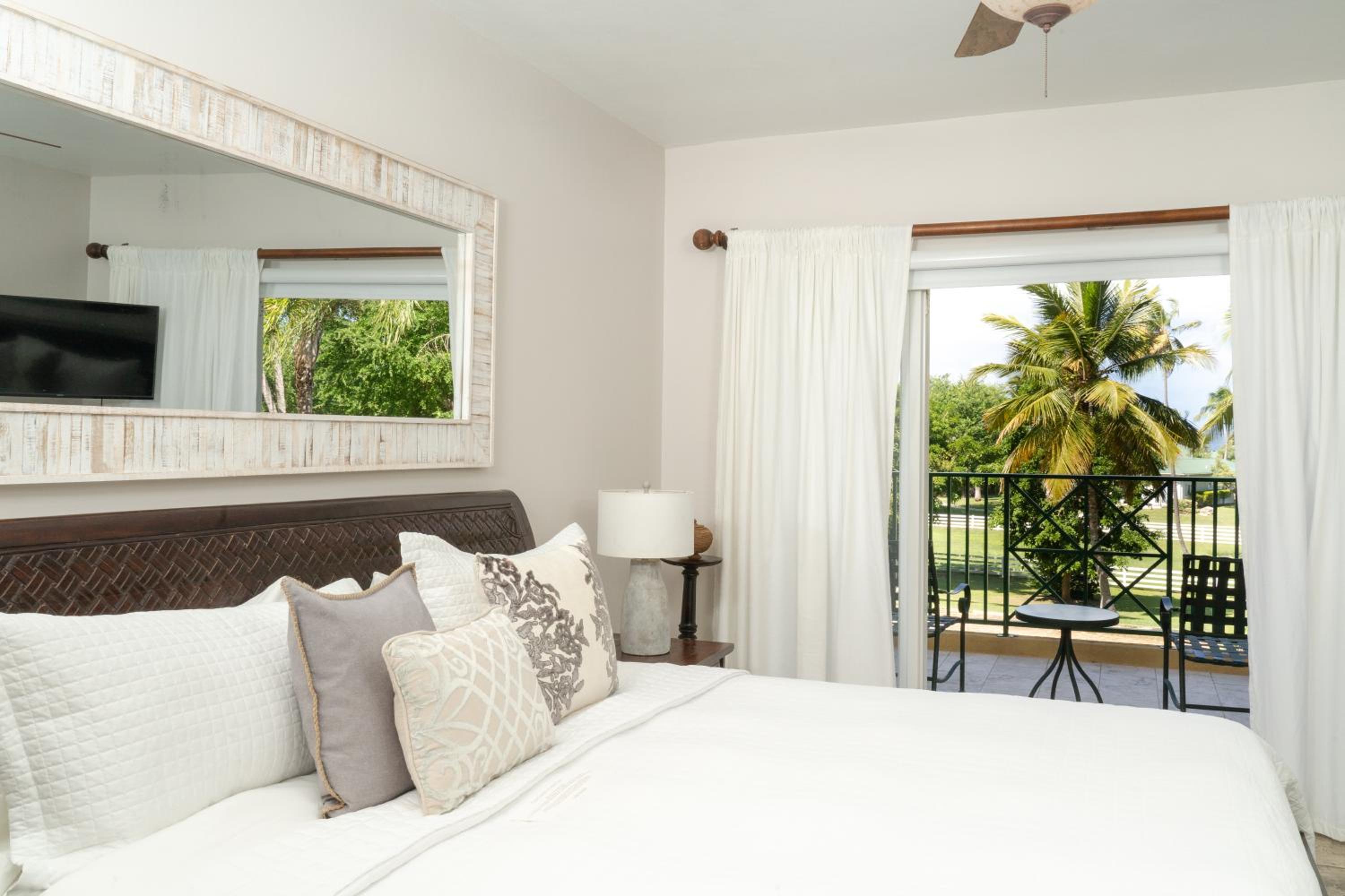 Queen Deluxe Room with Garden View
