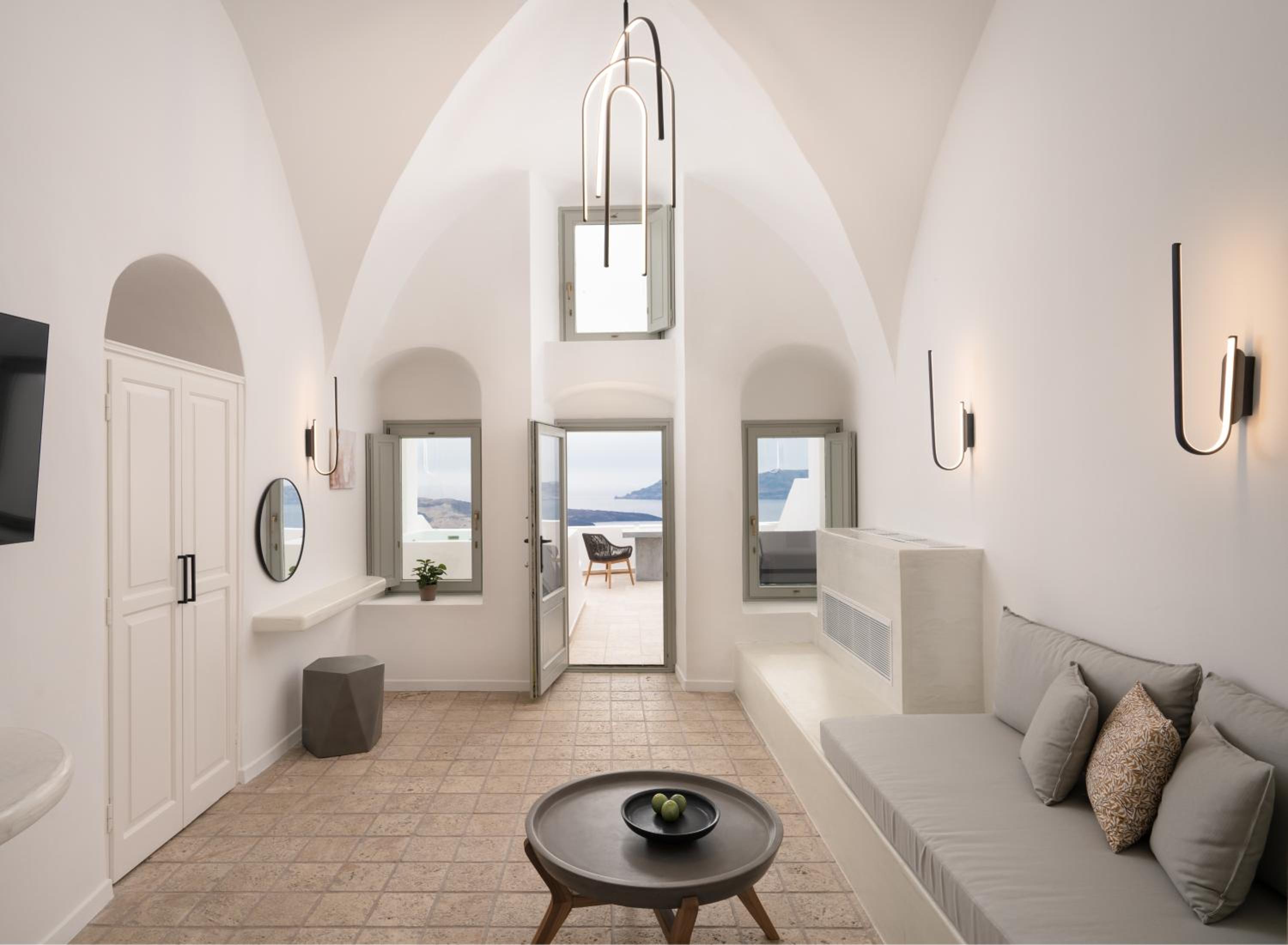 Inertia Suite with Outdoor Hot Tub and Caldera View