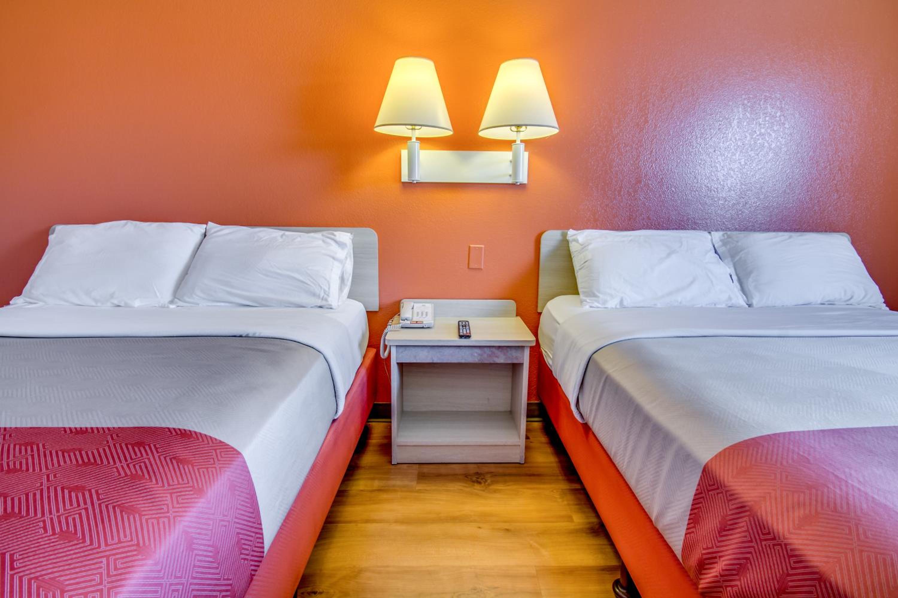 Queen Room with Two Queen Beds photo 3