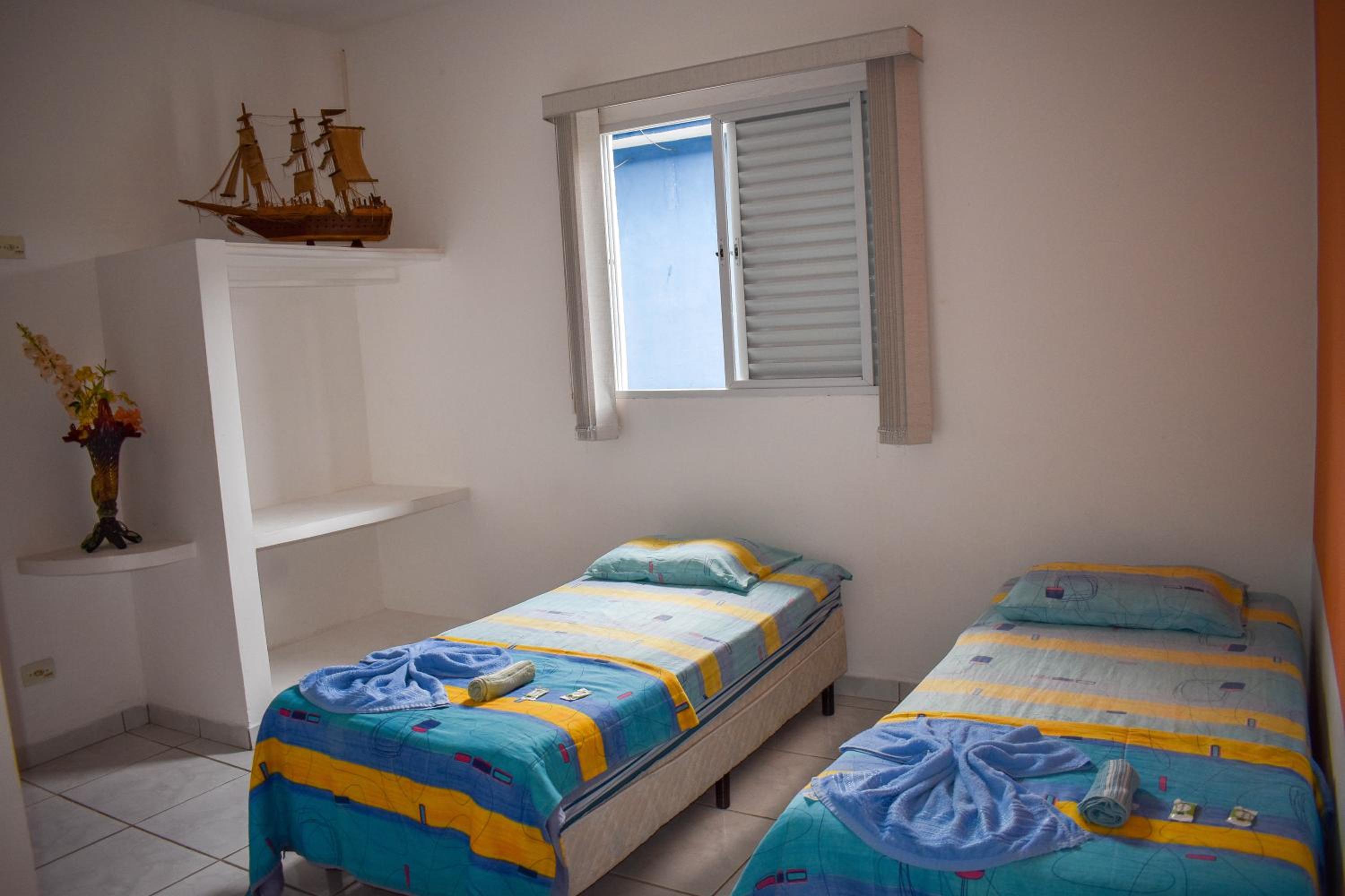 Quadruple Room with Fan and TV photo 2