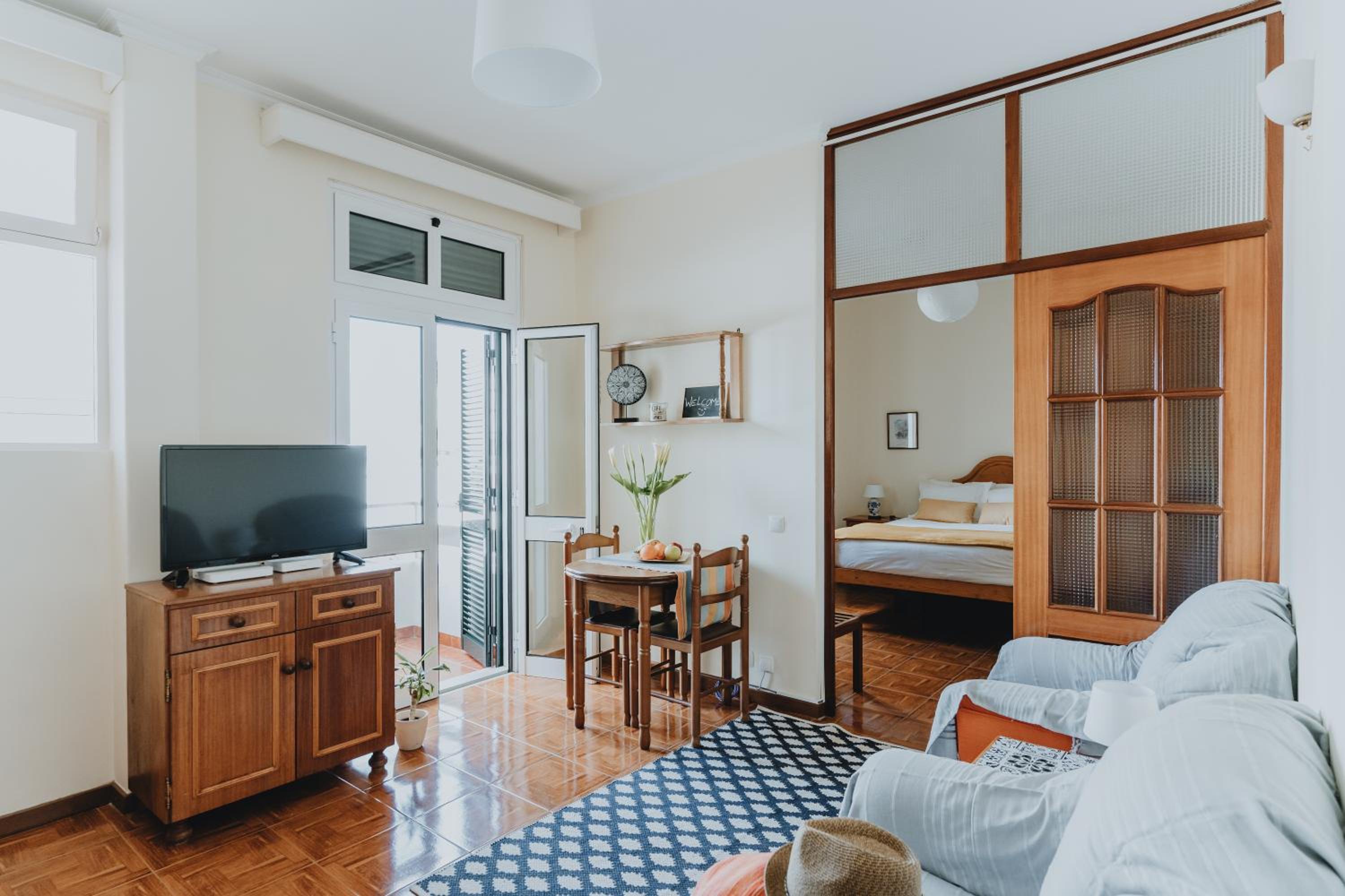 Apartment with Balcony photo 1