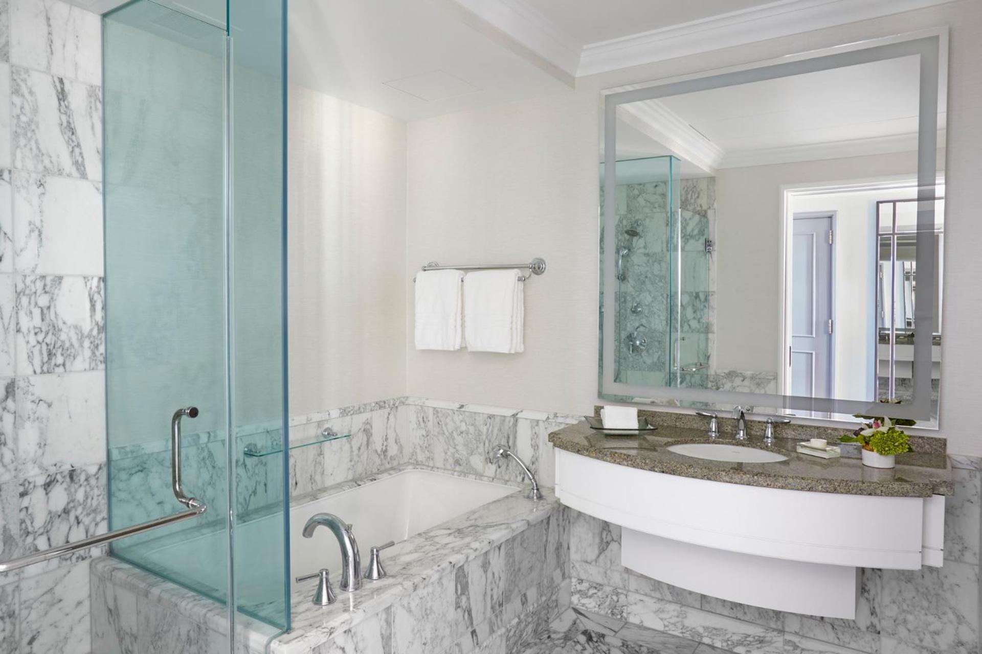 King Suite photo 2