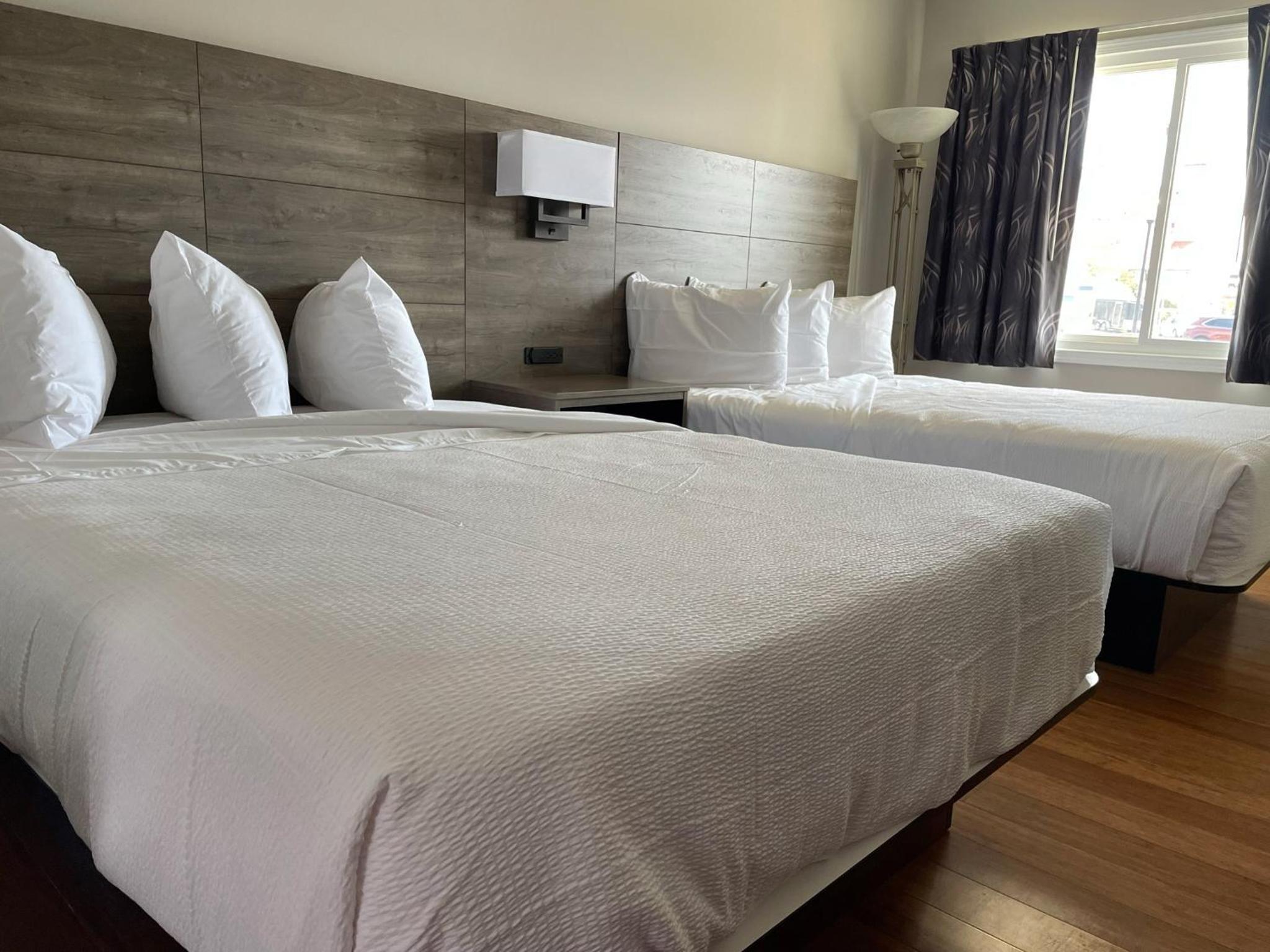 Double Room with Two Double Beds photo 1
