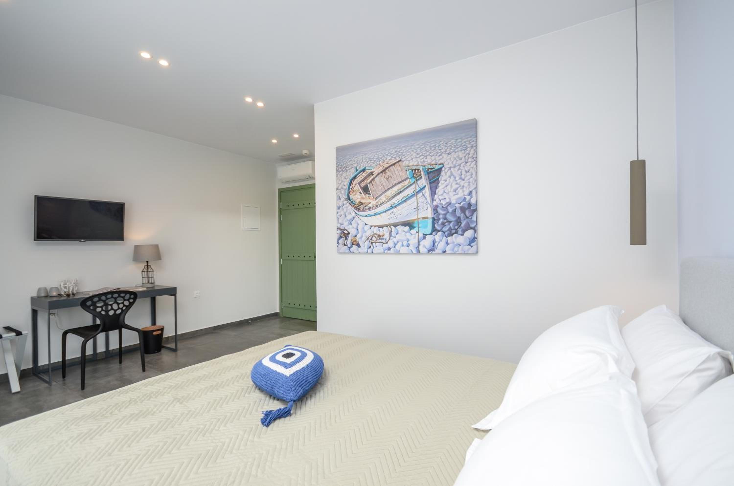 Superior Double Room with Sea View - Photo 2