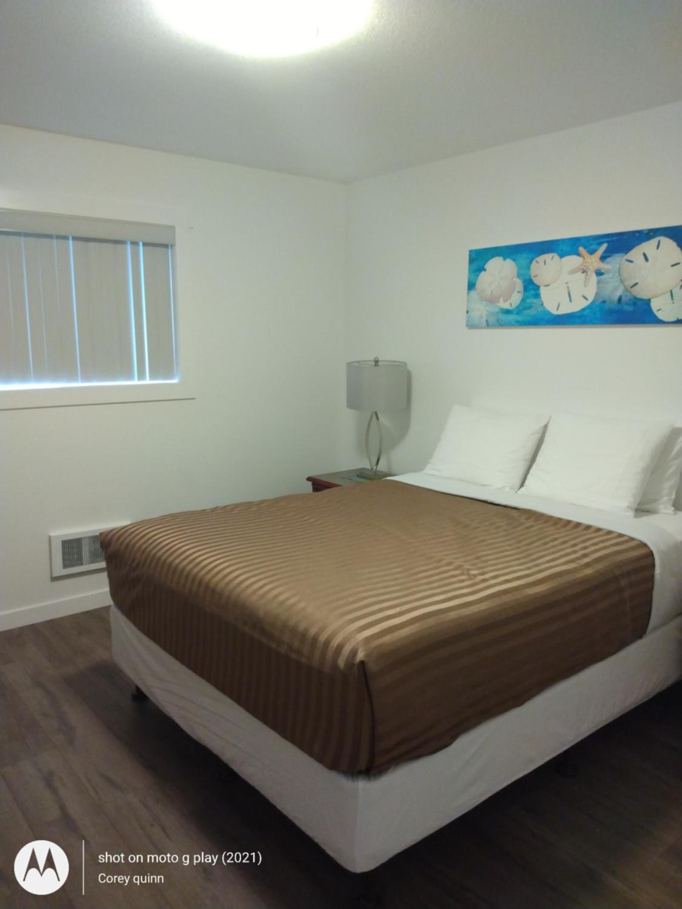 Three-Bedroom Cottage - Photo 16