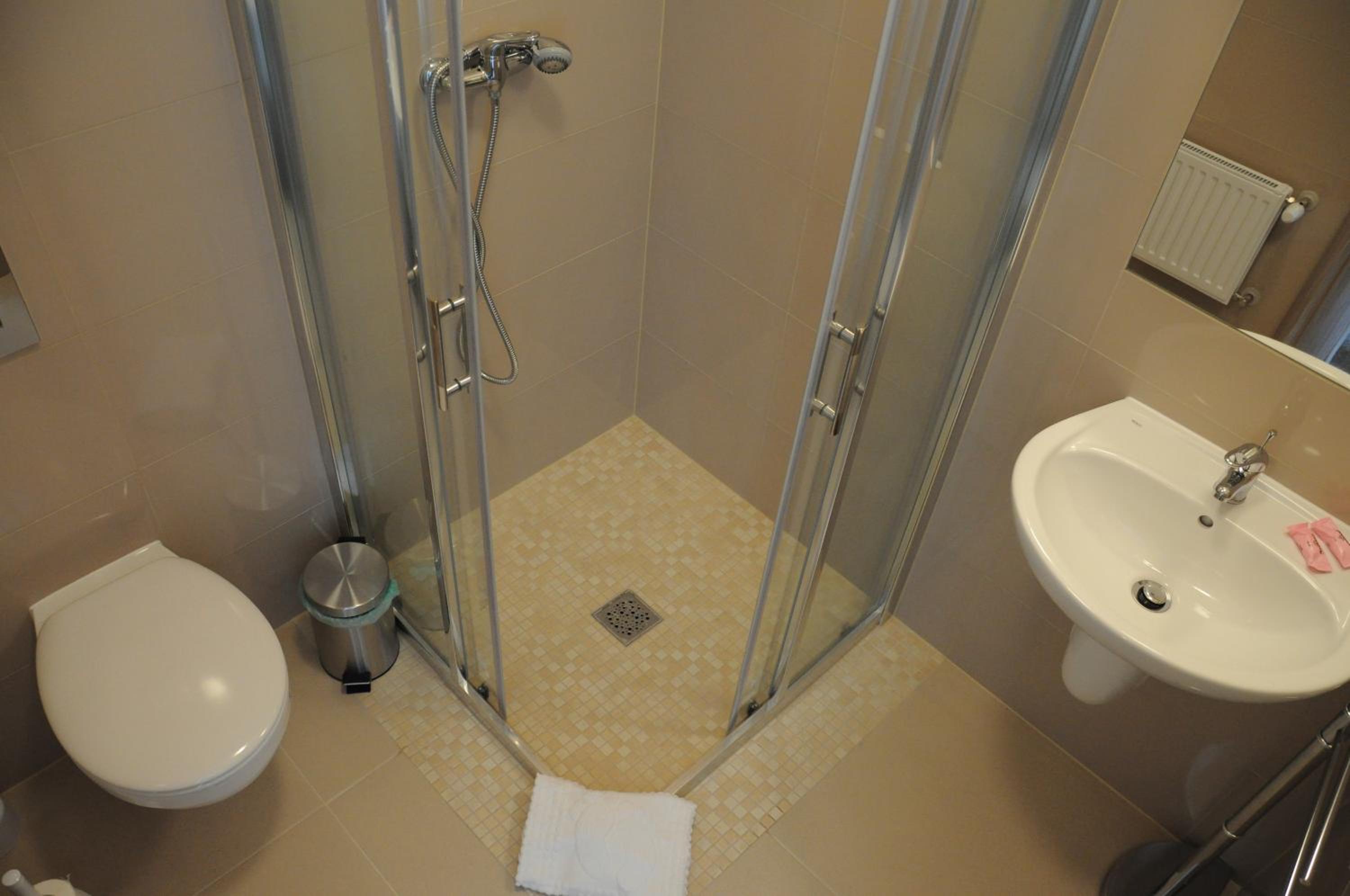 Double or Twin Room - Photo 6
