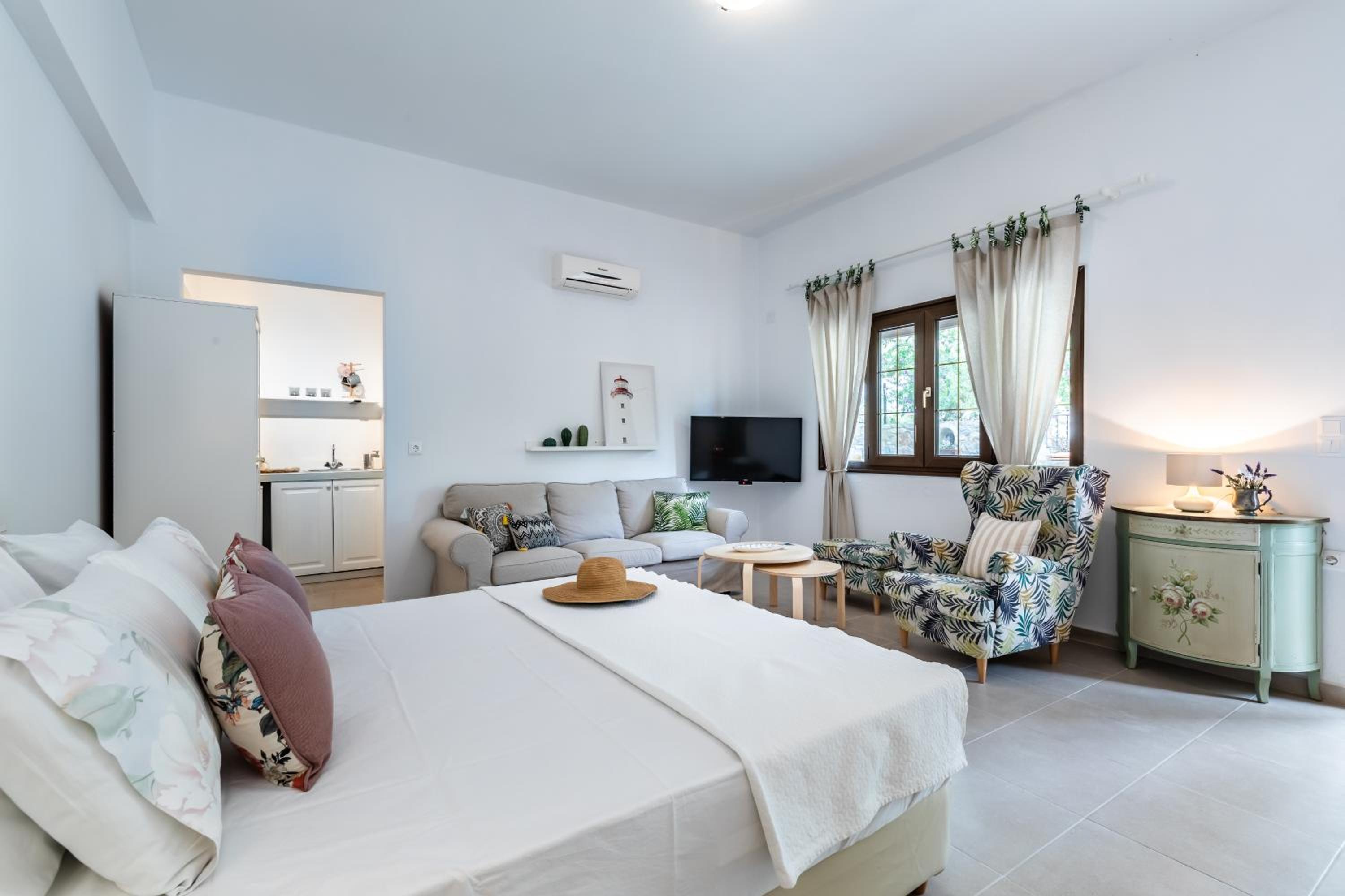 Two-Bedroom House photo 2