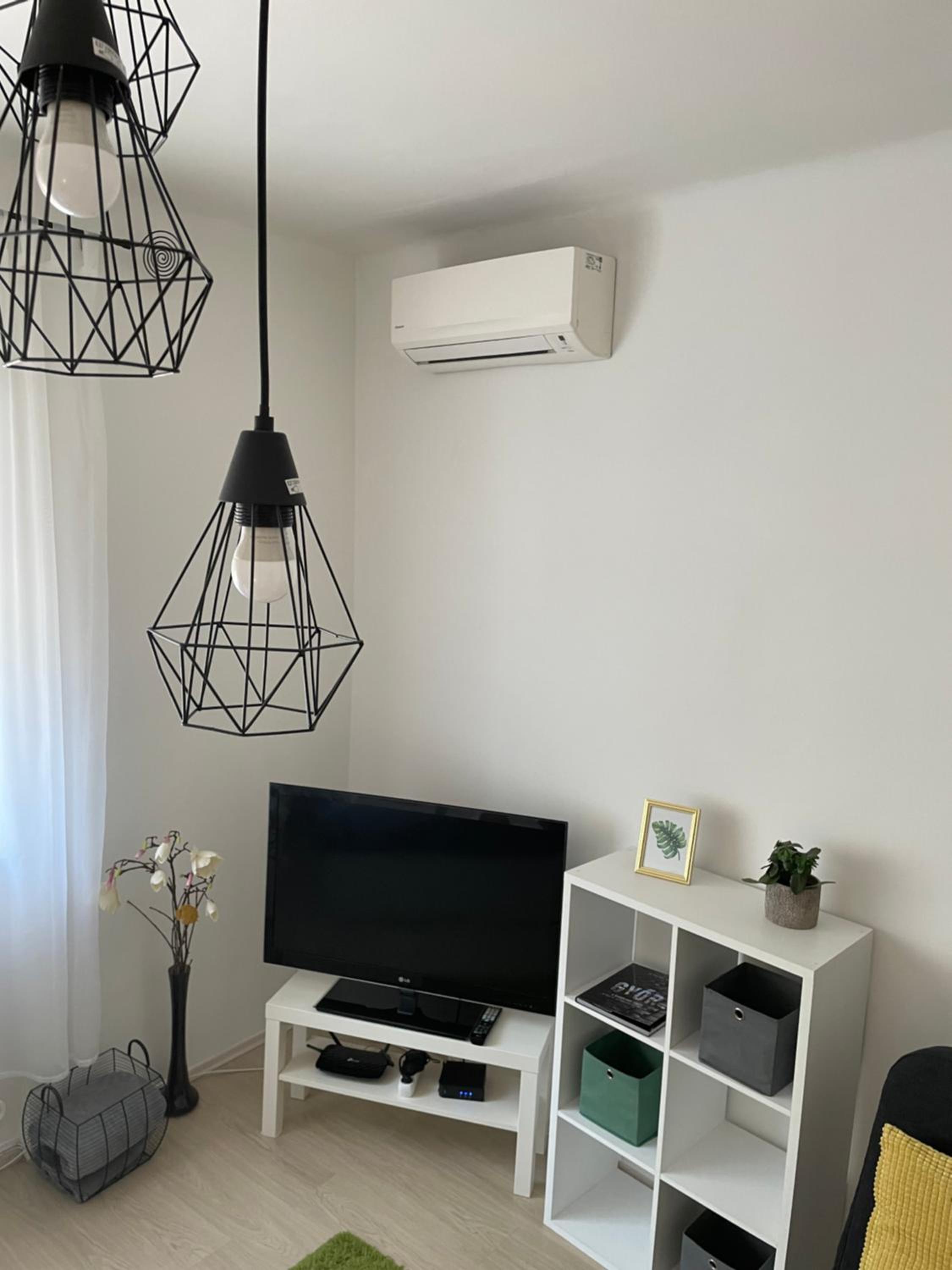 One-Bedroom Apartment - Photo 12