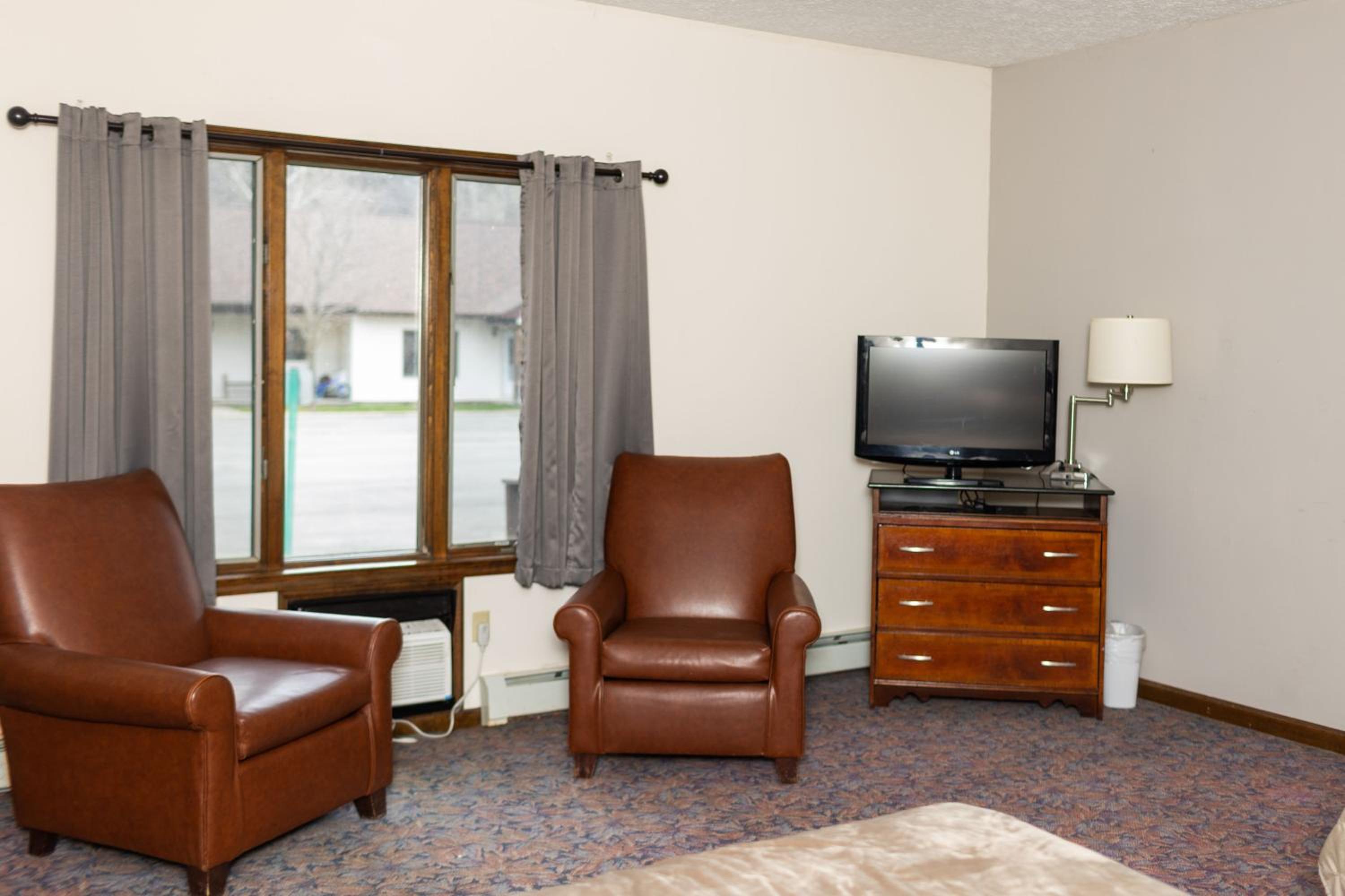King Suite - Photo 2