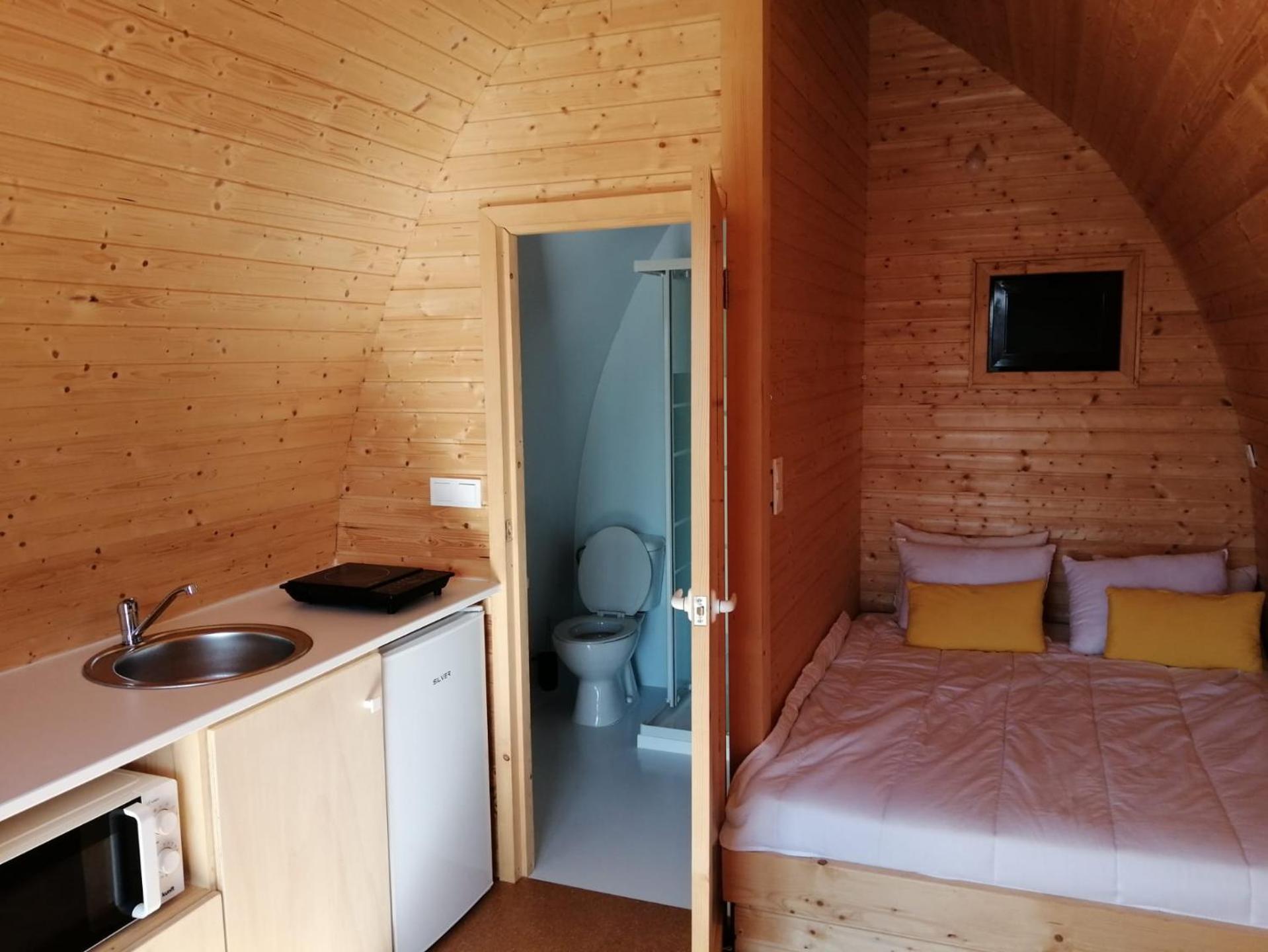 Double Room with Private Bathroom - Photo 8