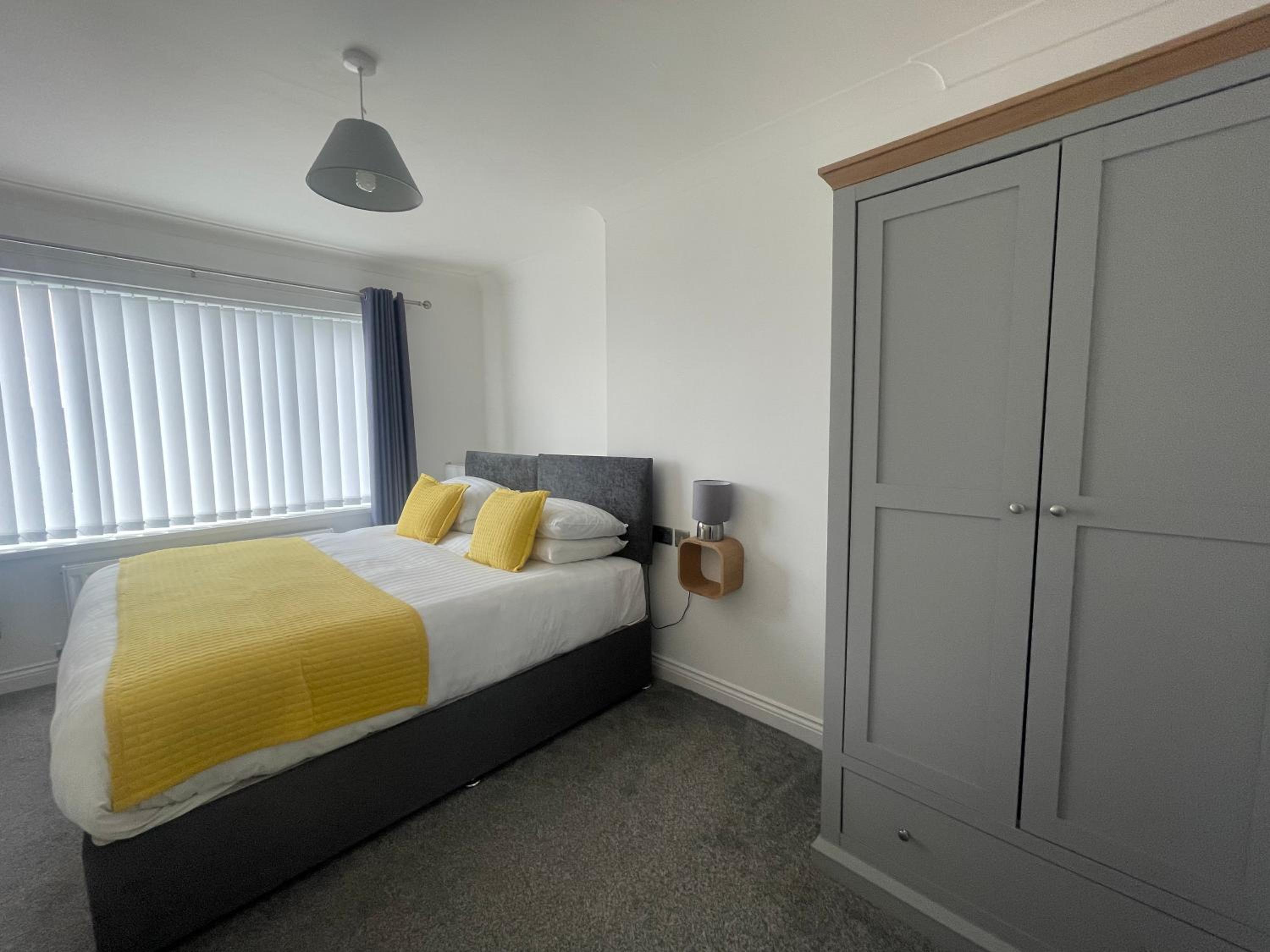 Three-Bedroom House - Photo 7