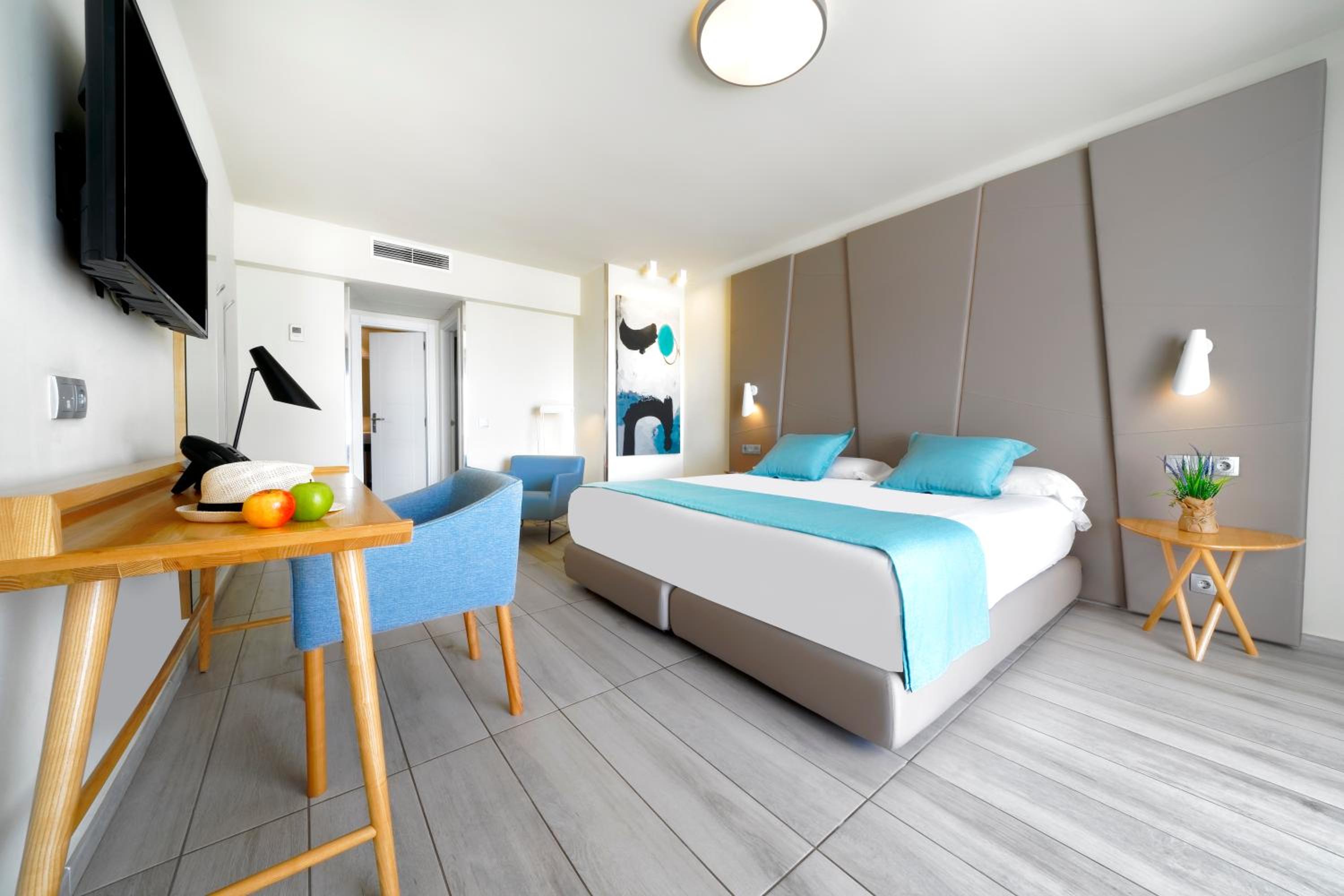 Suite Junior con vista a la piscina